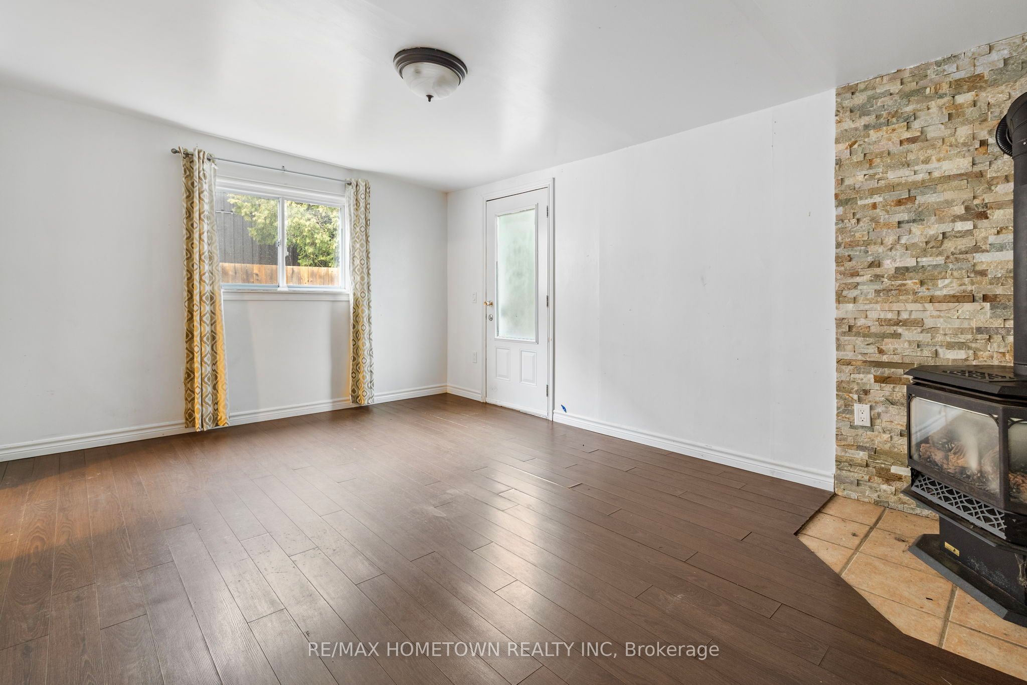 93 Perth Street, Brockville, ON K6V 5C8 photo 4