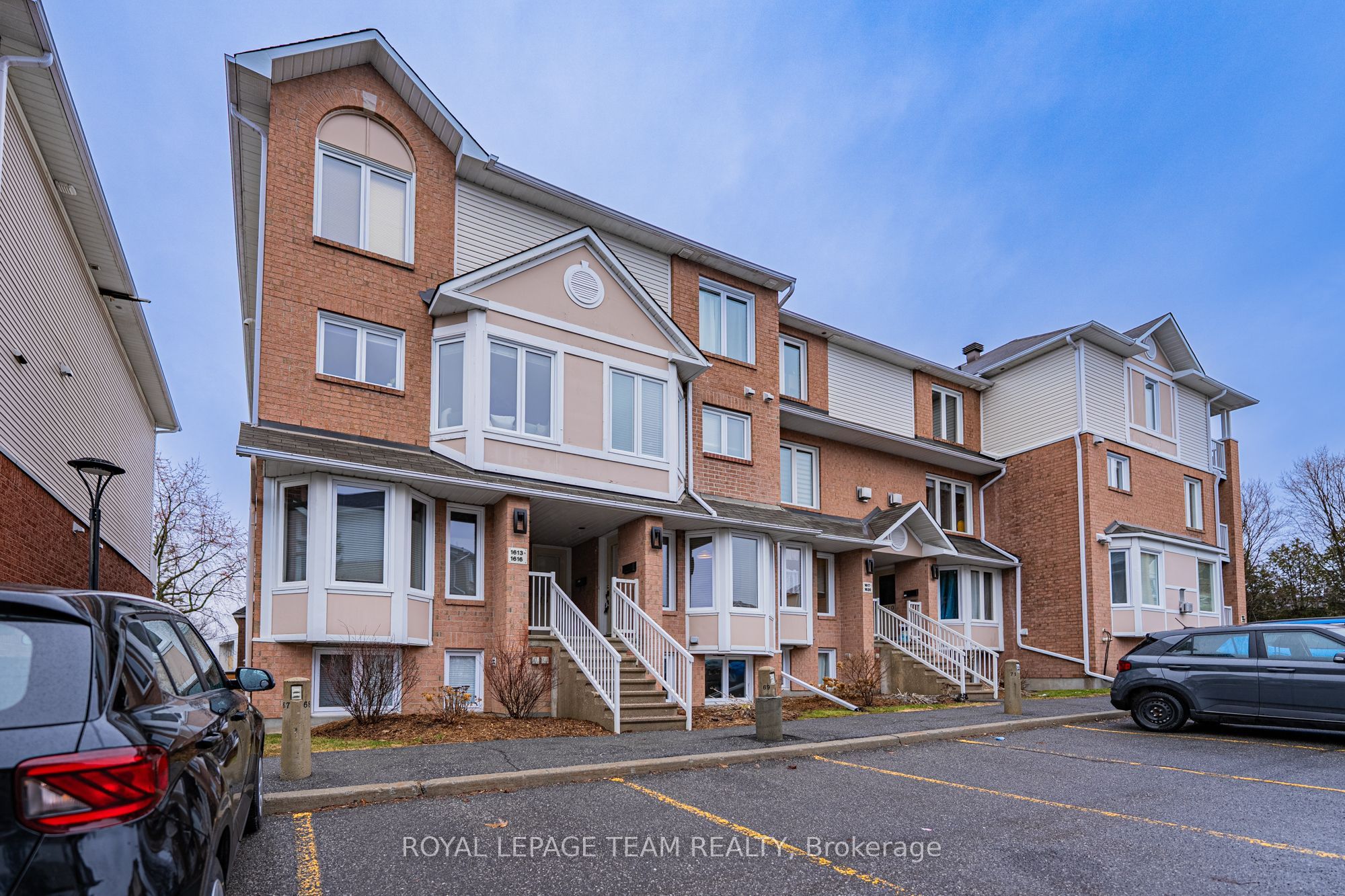 1615 Locksley Lane, Beacon Hill North - South and Area, ON K1J 1B6 photo 2