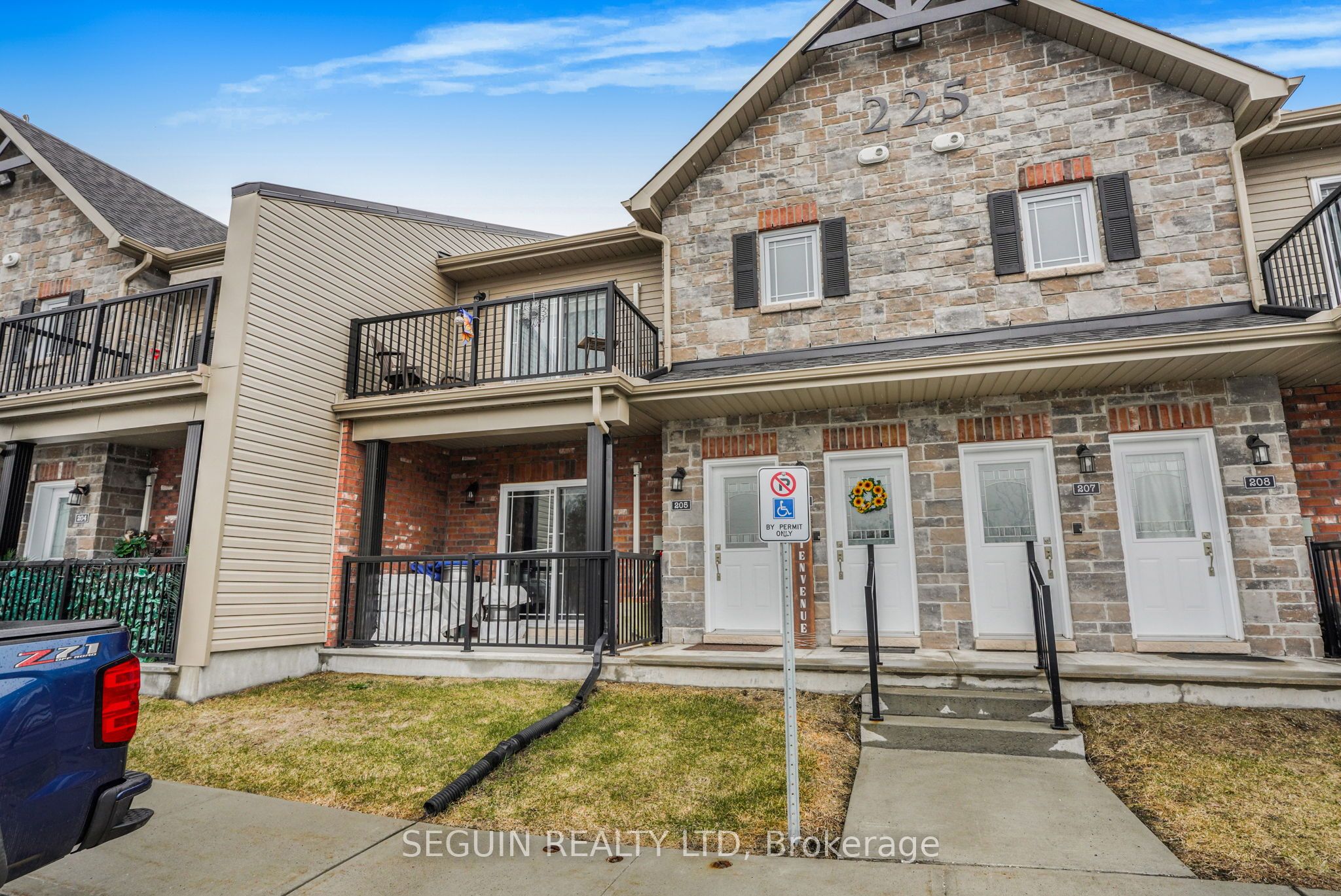 225 Spence Avenue 205, Hawkesbury, ON K6A 0B5 photo 2