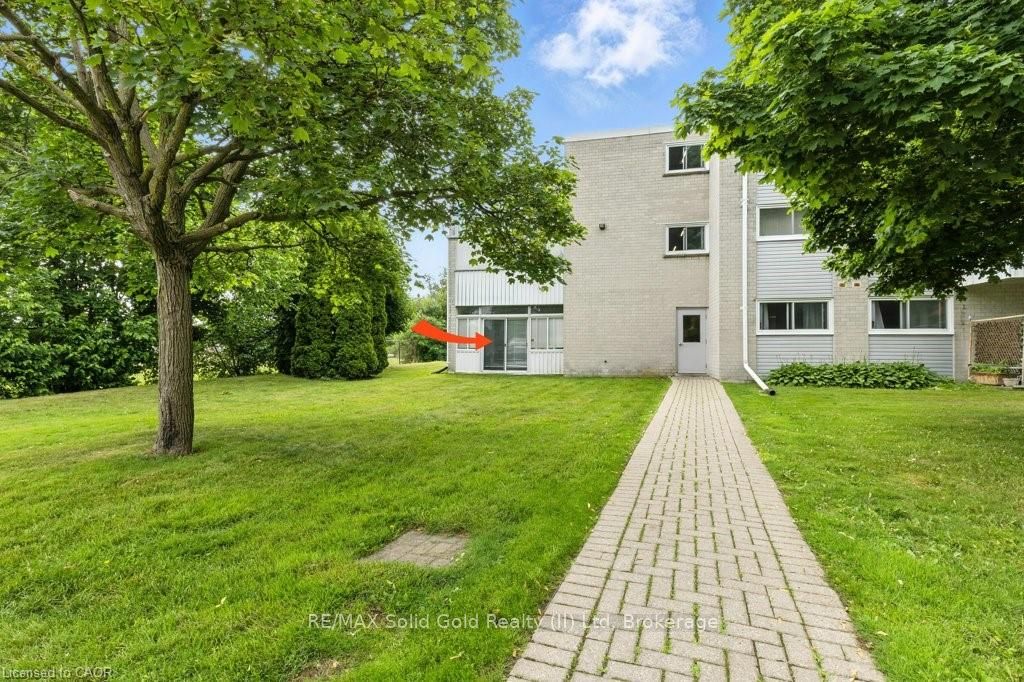 80 Breckenridge Drive 110, Kitchener, ON N2B 2N9 photo 2