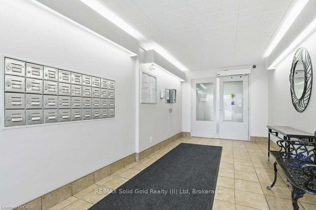 80 Breckenridge Drive 110, Kitchener, ON N2B 2N9 photo 3