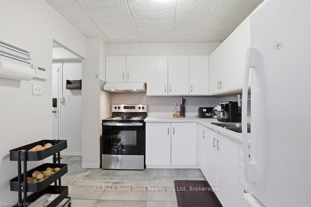 80 Breckenridge Drive 110, Kitchener, ON N2B 2N9 photo 4