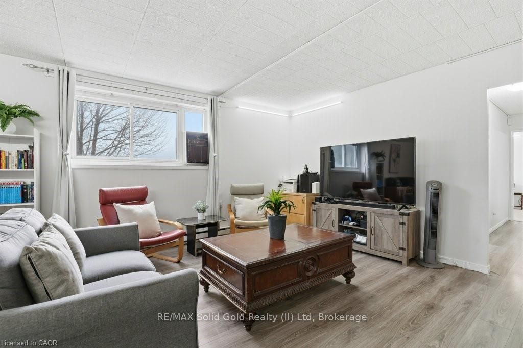 80 Breckenridge Drive 110, Kitchener, ON N2B 2N9 photo 5