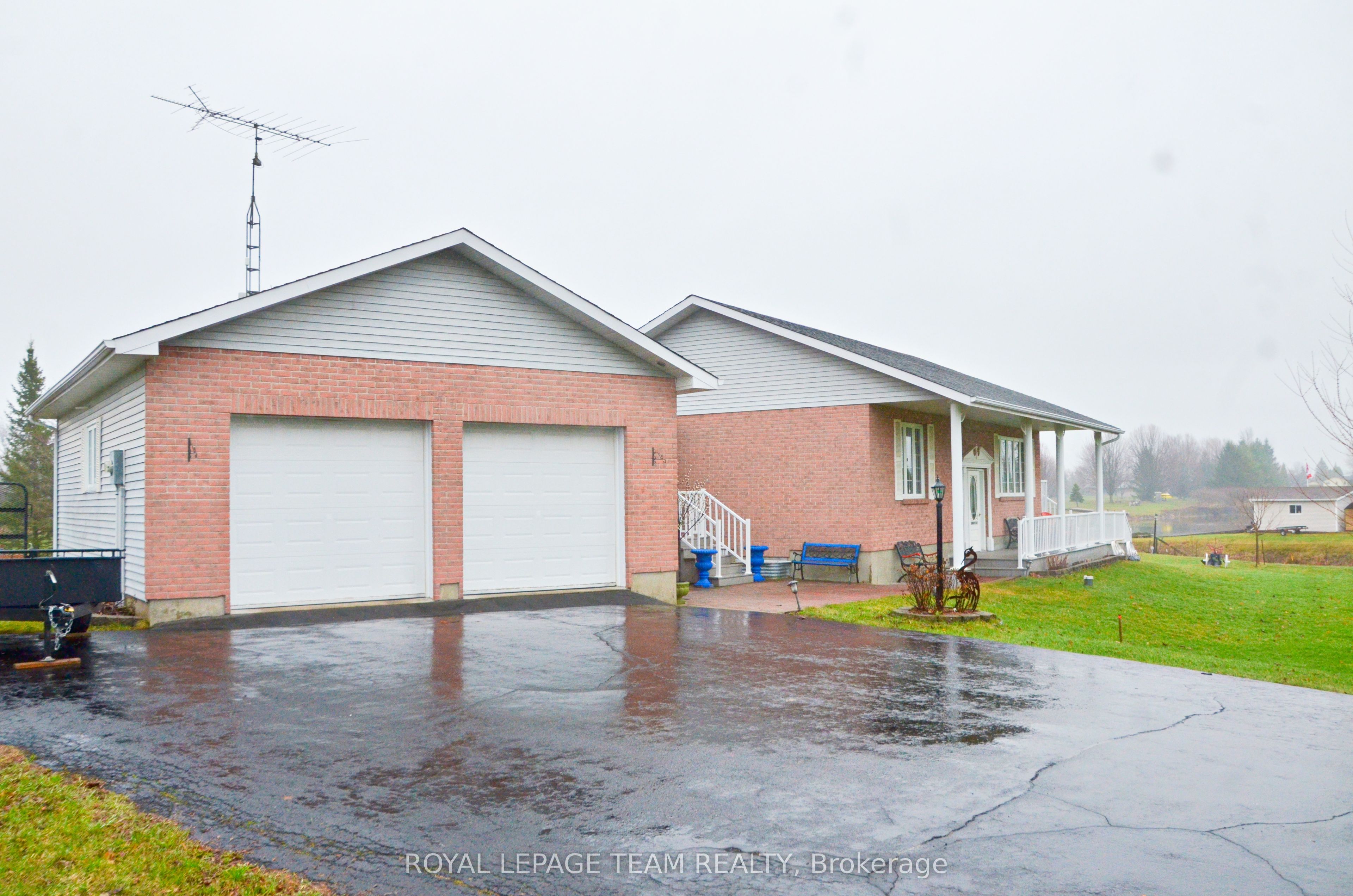 11708 Breezewood Avenue S, South Dundas, ON K0C 1X0 photo 2