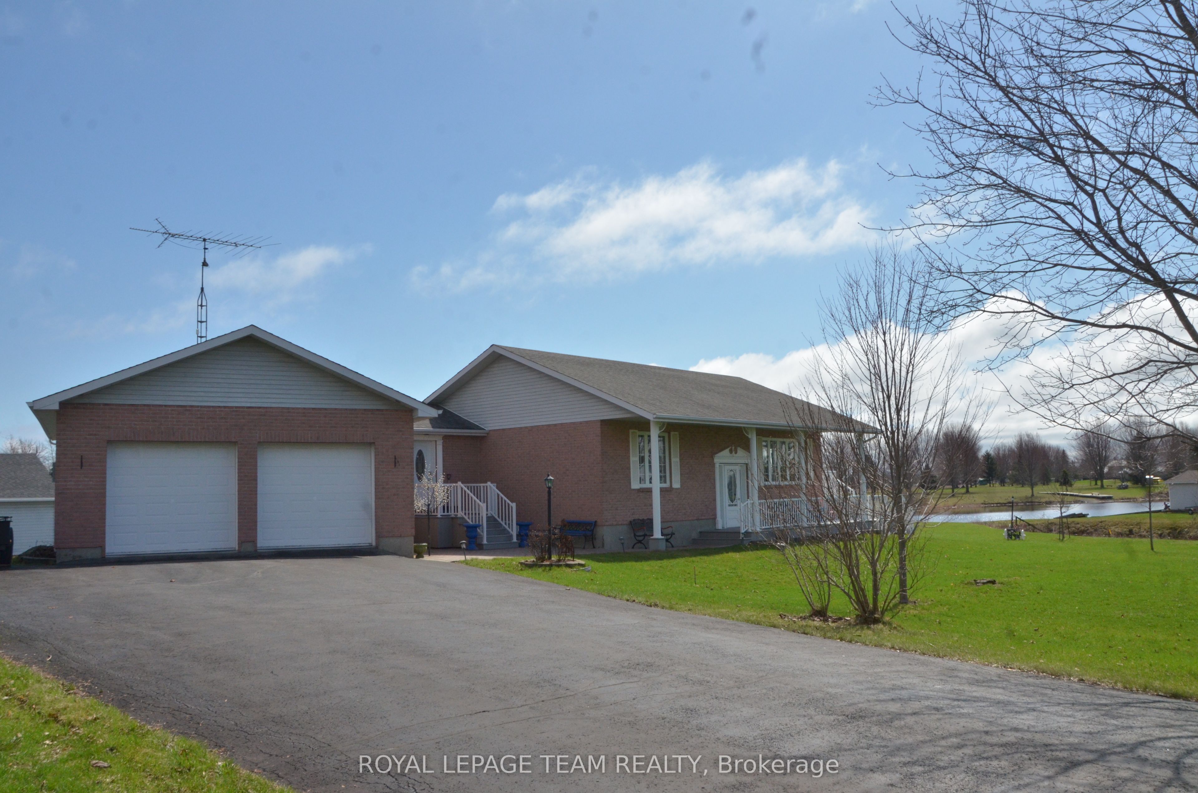 11708 Breezewood Avenue S, South Dundas, ON K0C 1X0 photo 4
