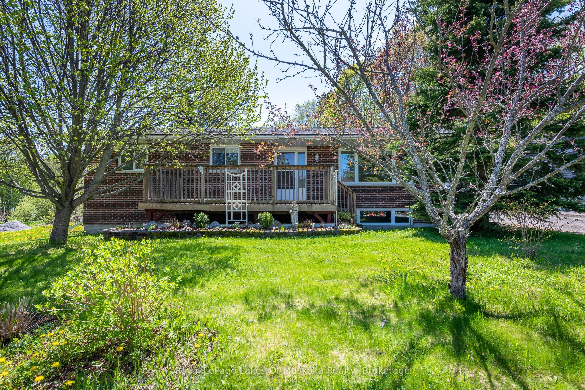 234 Yonge Street, Burk's Falls, ON P0A 1C0 photo 3