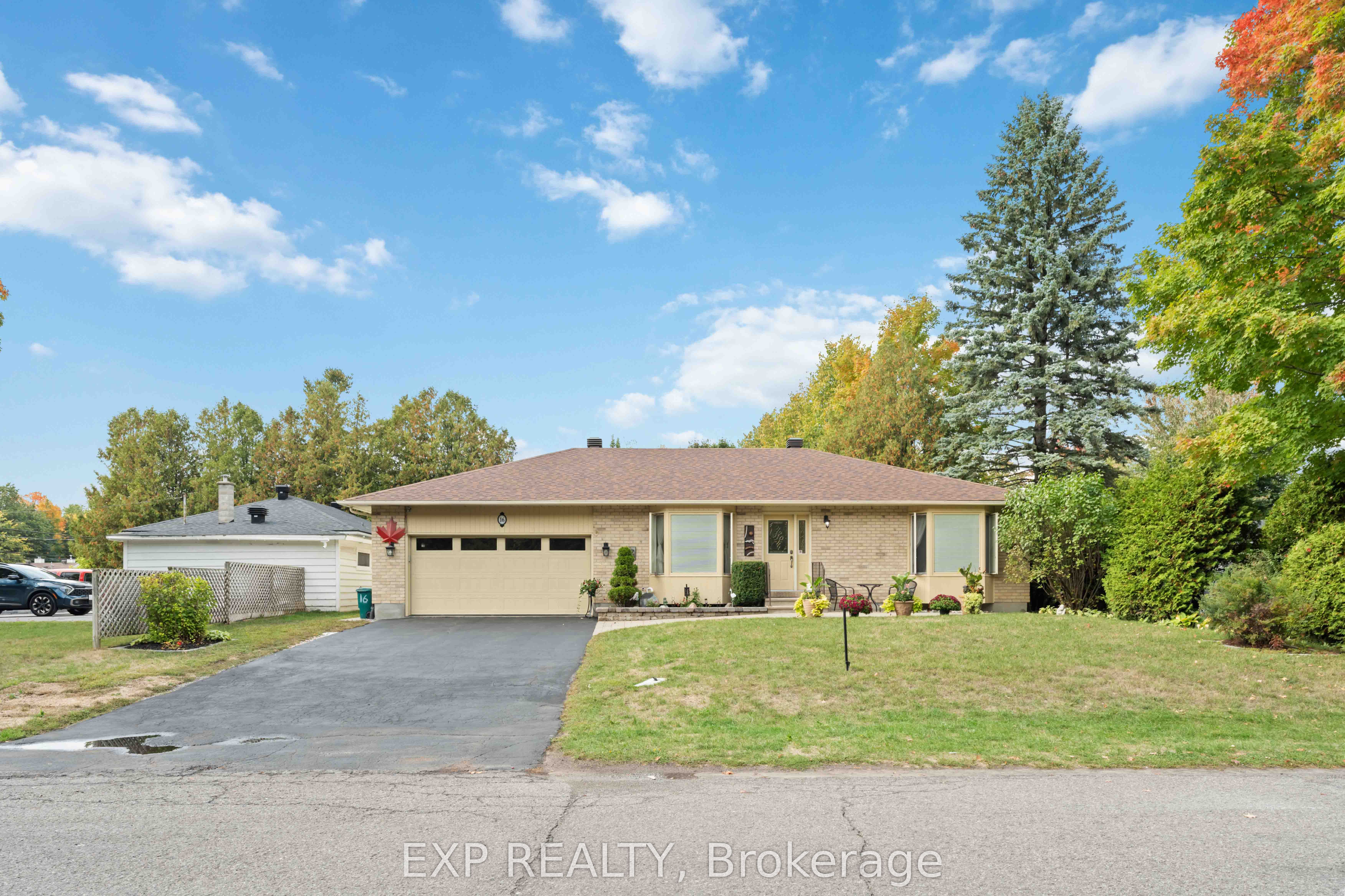 16 Evelyn Street, Stittsville - Munster - Richmond, ON K2S 1M9
