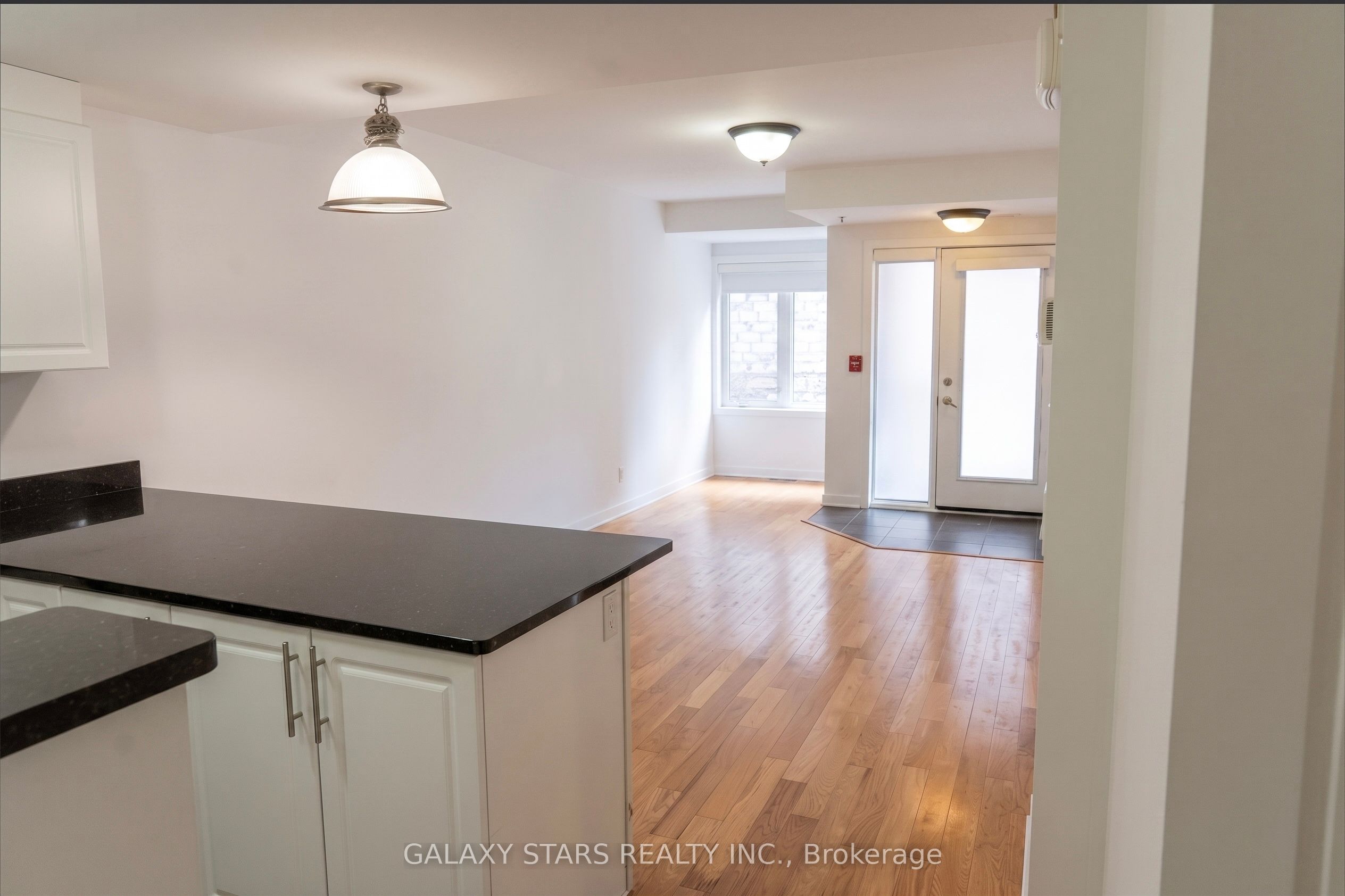 458D King Edward Avenue 209, Lower Town - Sandy Hill, ON K1N 0B3 photo 4