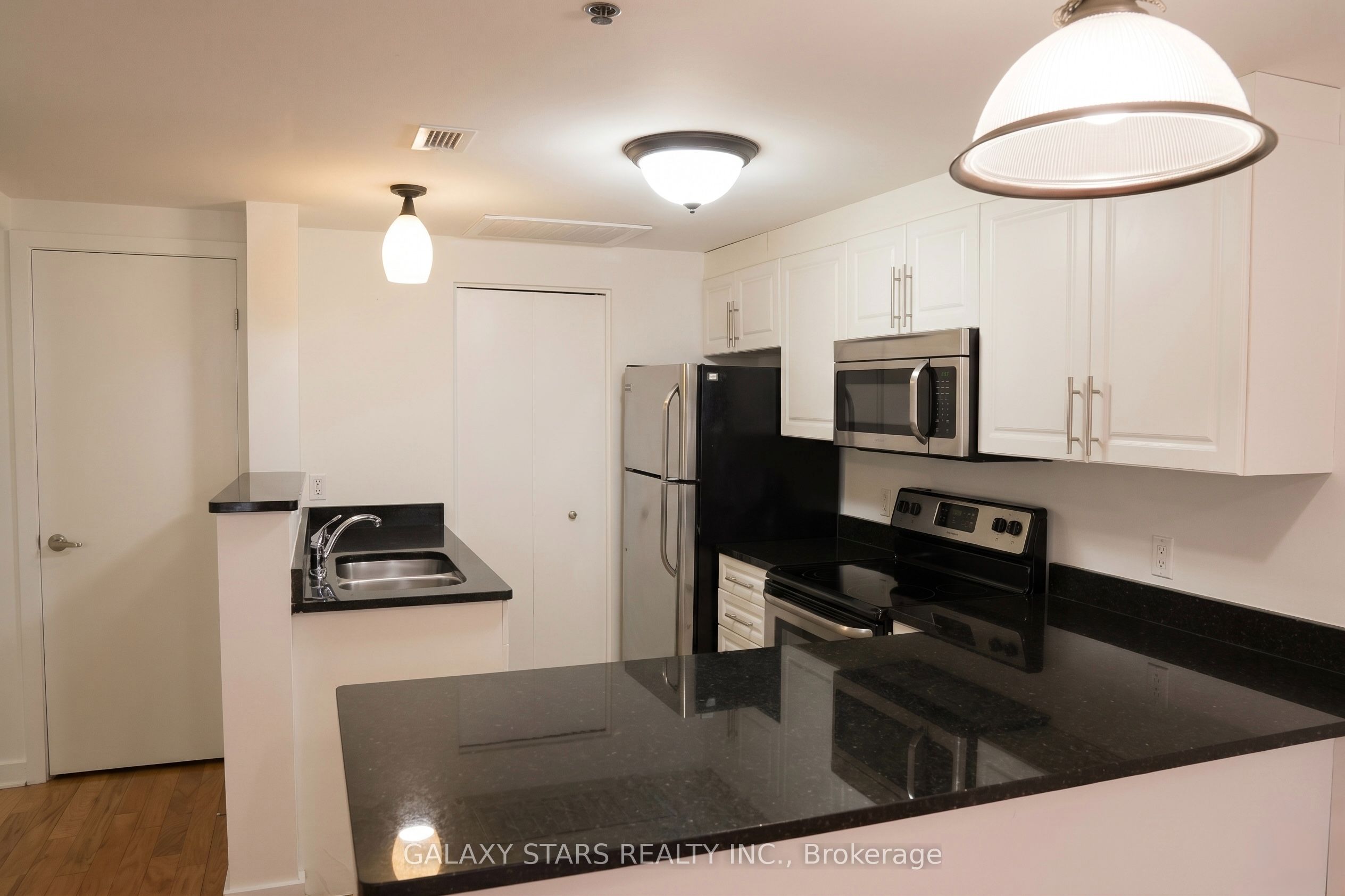 458D King Edward Avenue 209, Lower Town - Sandy Hill, ON K1N 0B3 photo 5