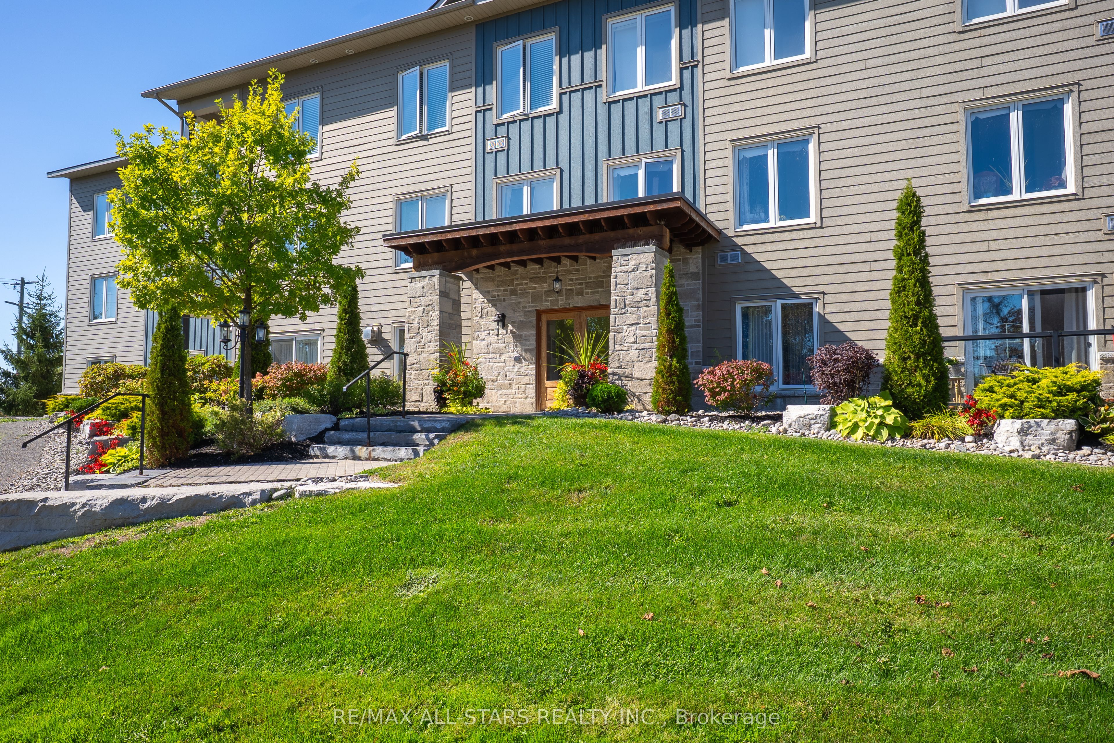 94 Francis Street W 104, Kawartha Lakes, ON K0M 1N0 photo 4