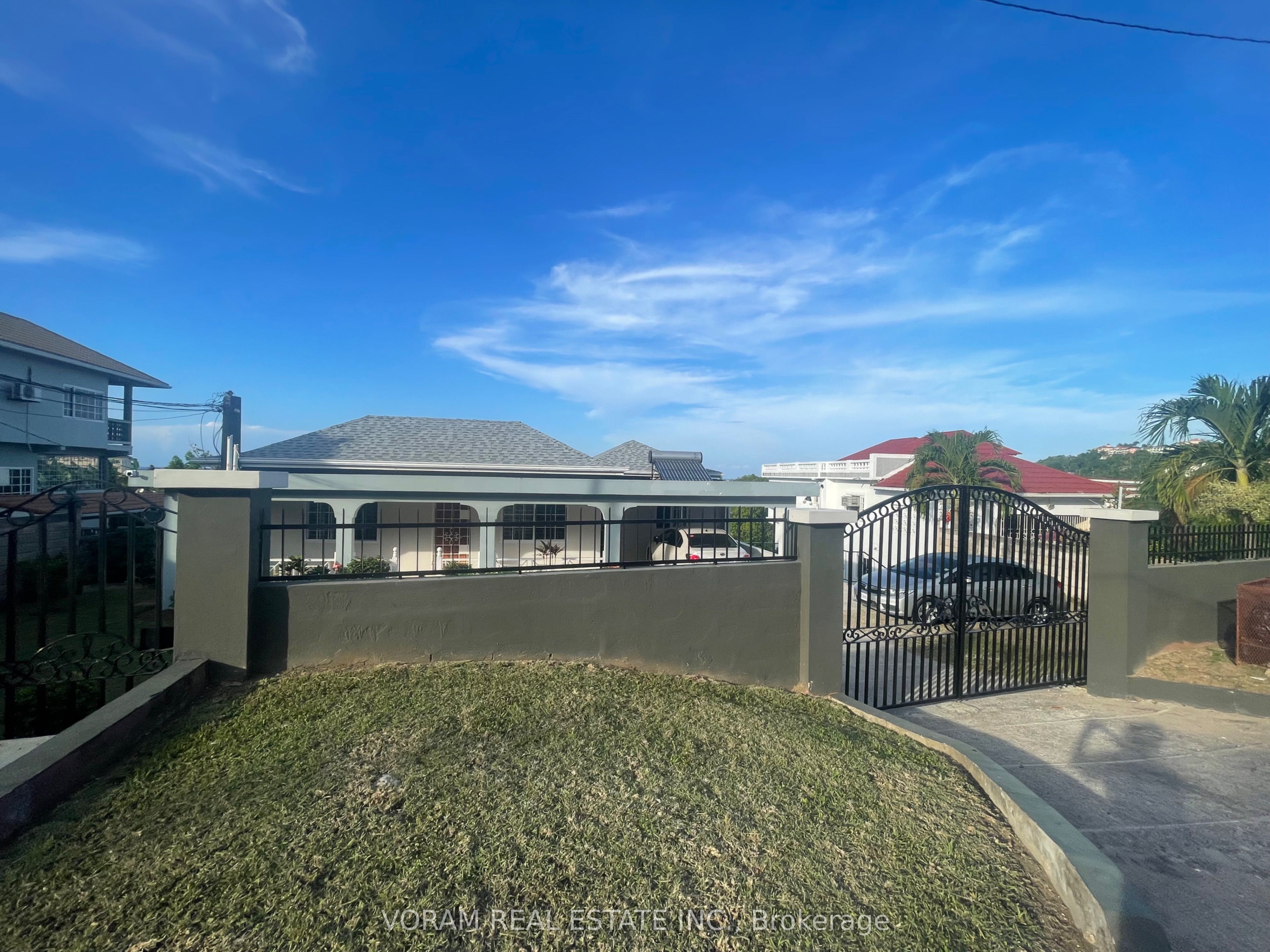 33 Hillside Close, Jamaica photo 3