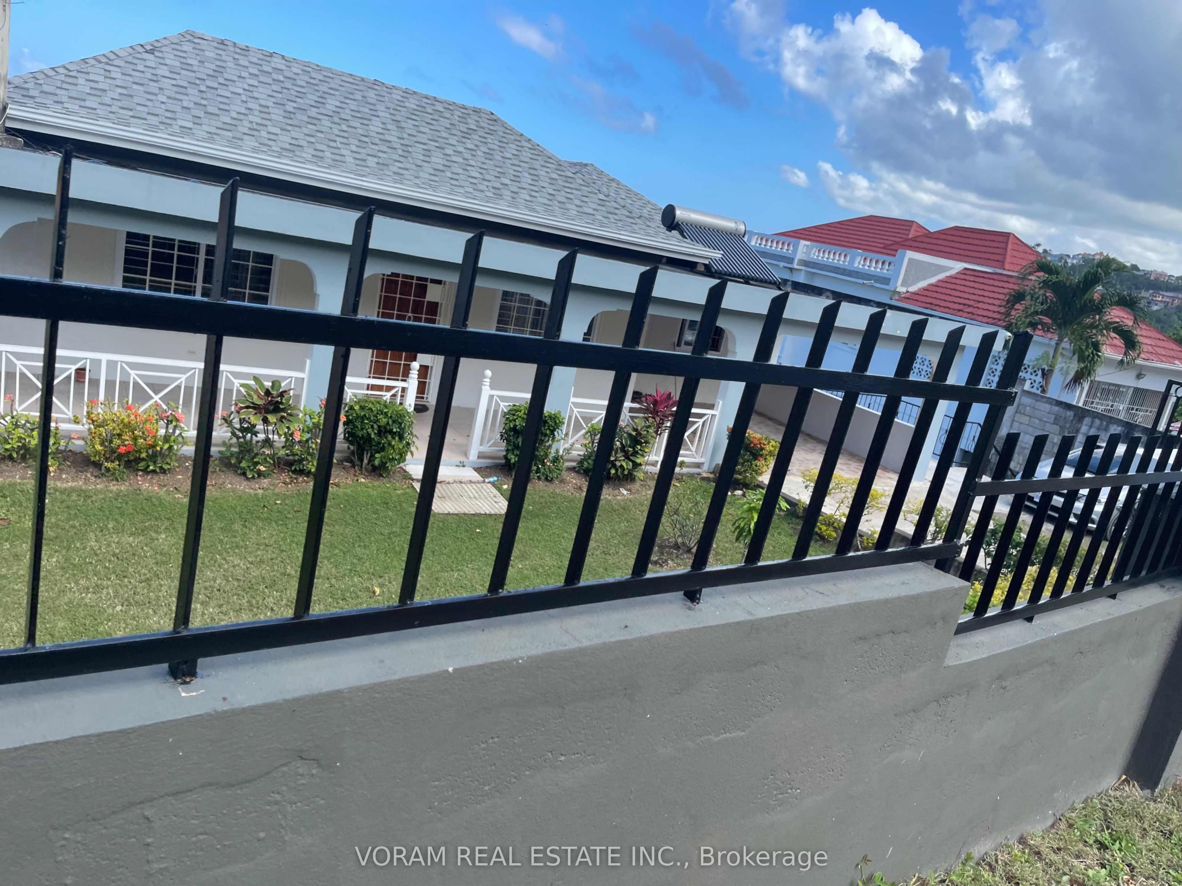 33 Hillside Close, Jamaica photo 5
