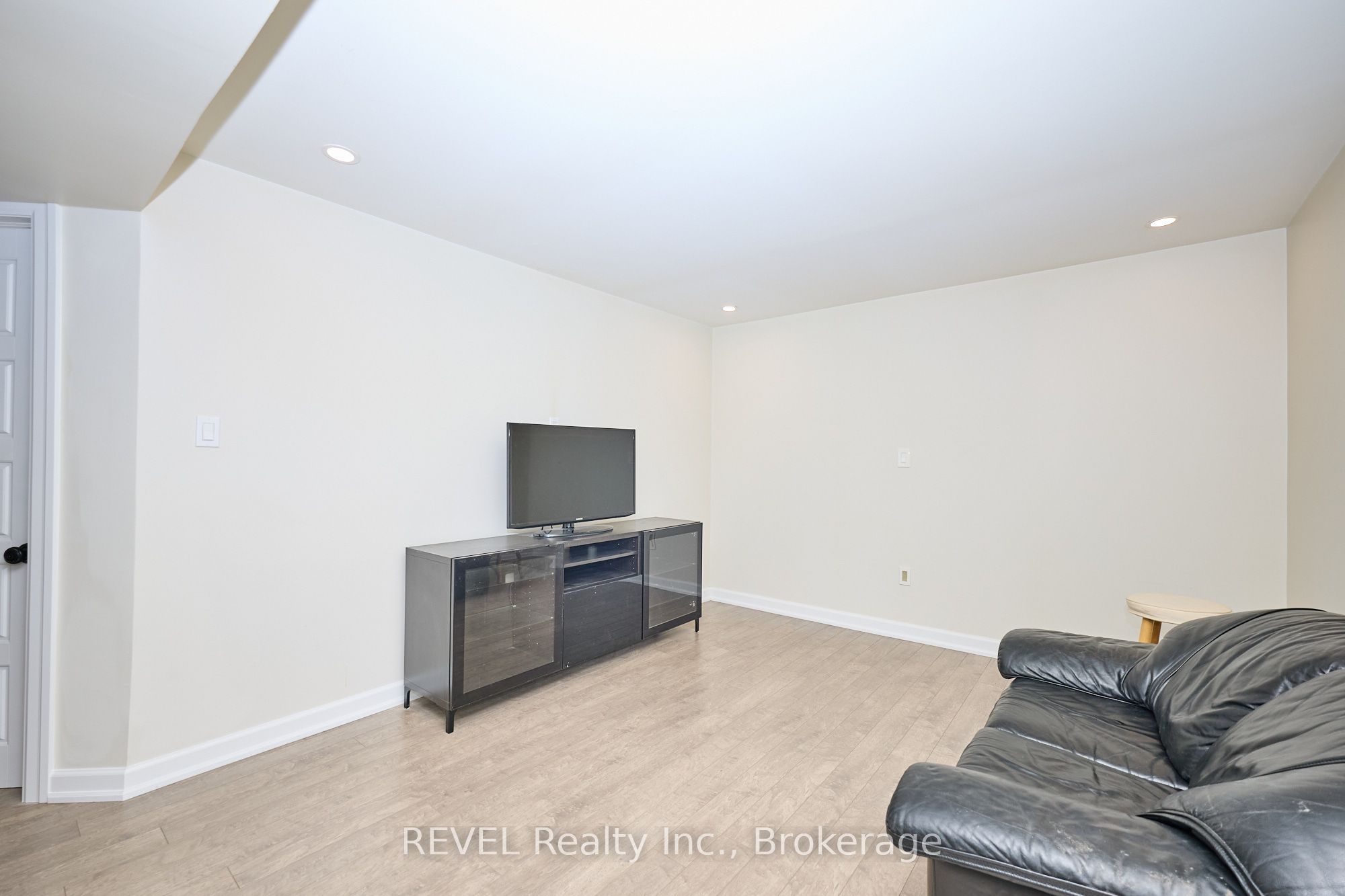 104 Tuliptree Road, Thorold, ON L2V 0A5 photo 3