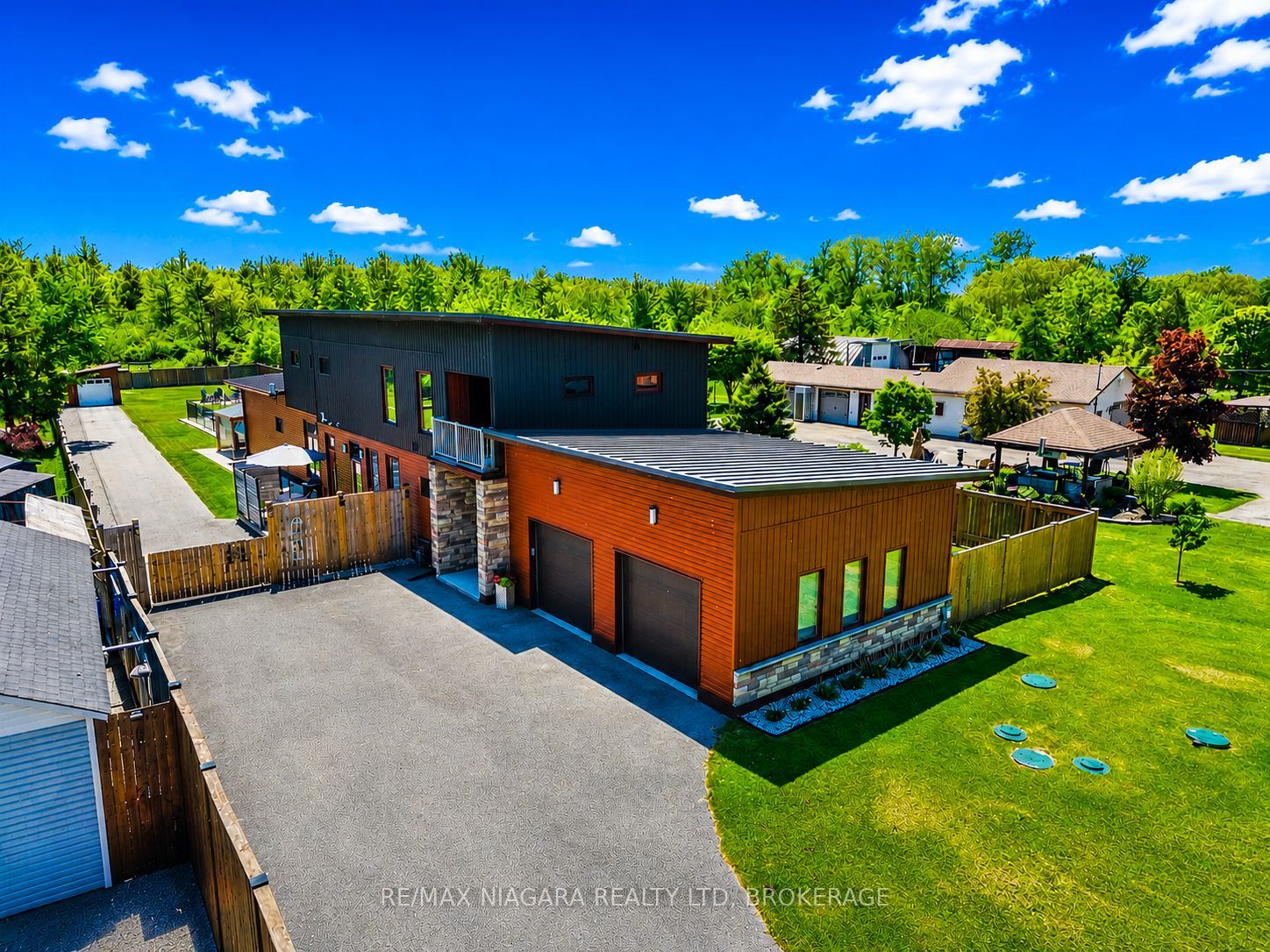 1887 DOMINION Road, Fort Erie, ON L0S 1N0 photo 2