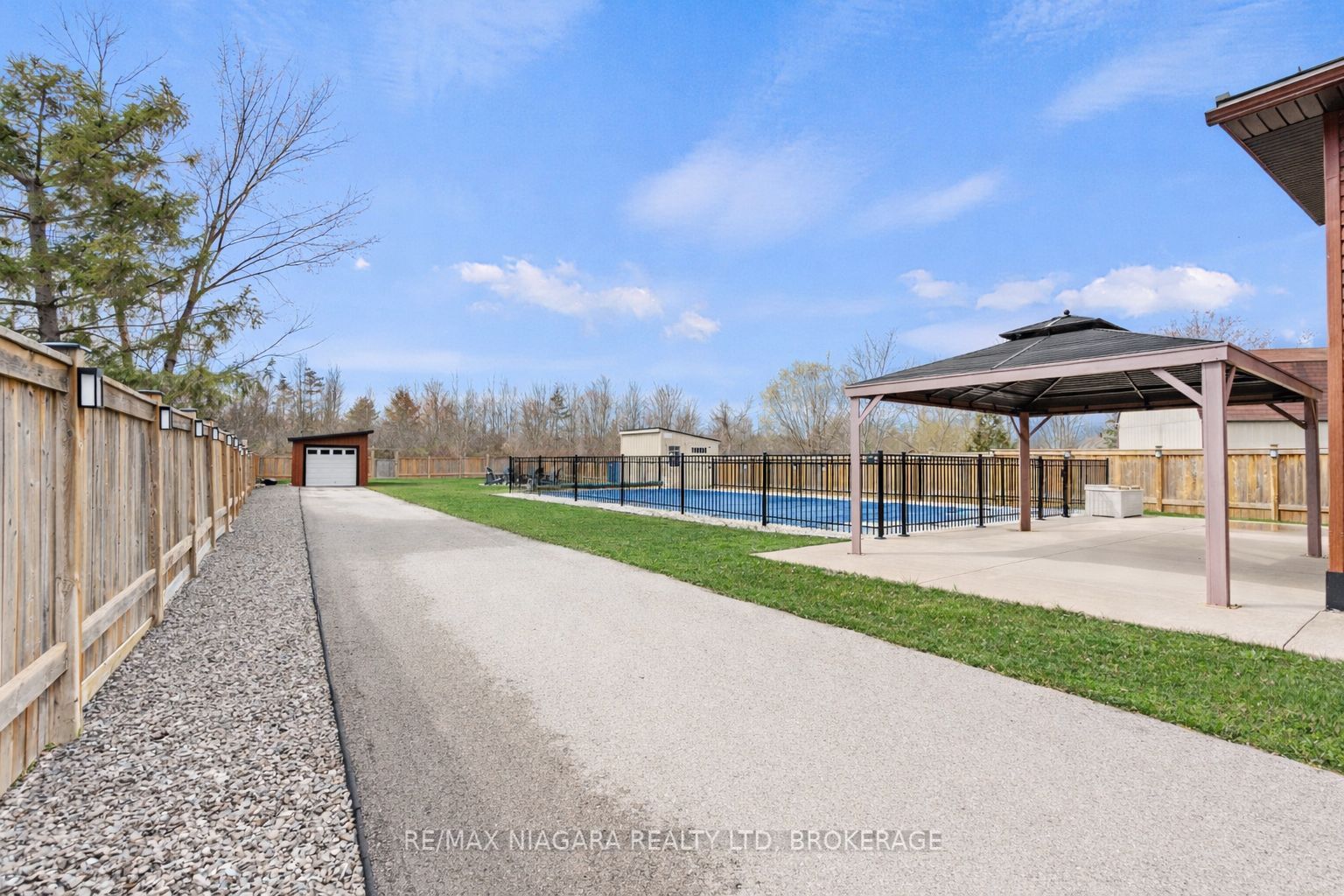 1887 DOMINION Road, Fort Erie, ON L0S 1N0 photo 3