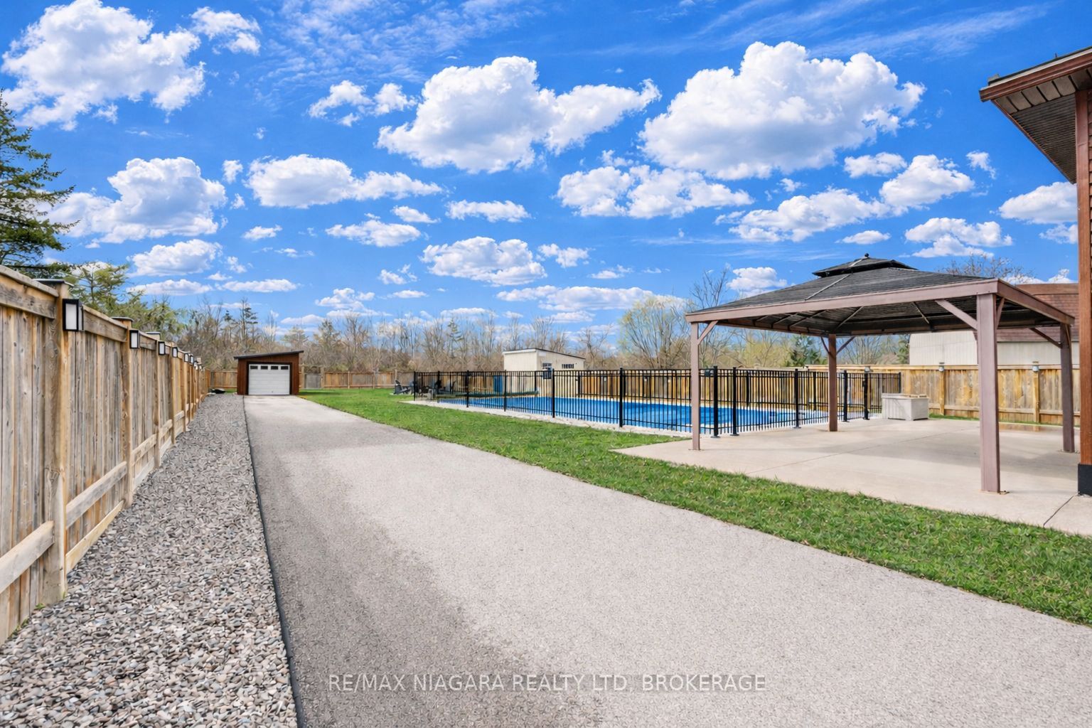 1887 DOMINION Road, Fort Erie, ON L0S 1N0 photo 5