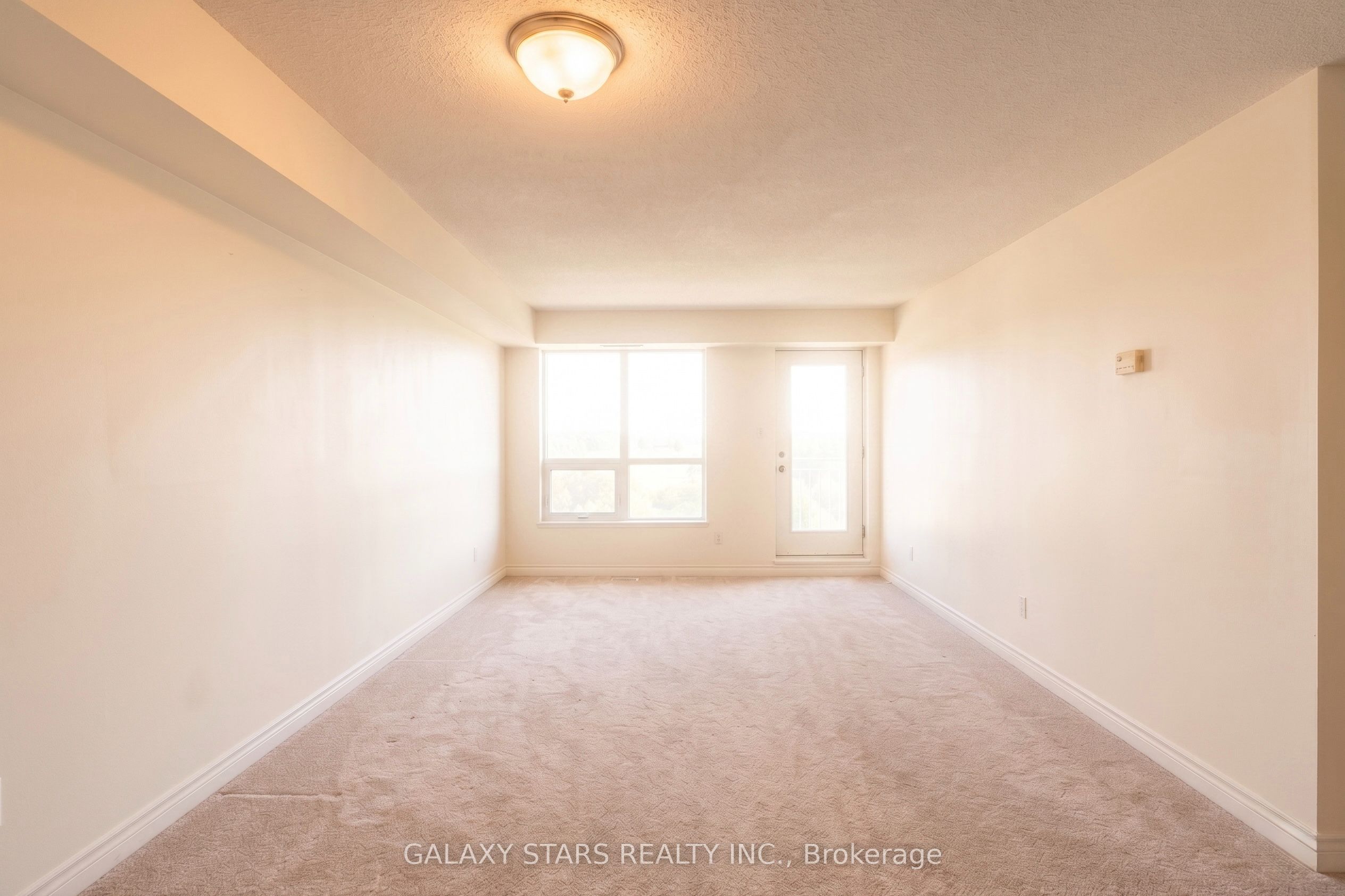120 Grant Carman Drive 902, Cityview - Parkwoods Hills - Rideau Shore, ON K2E 1C8 photo 3