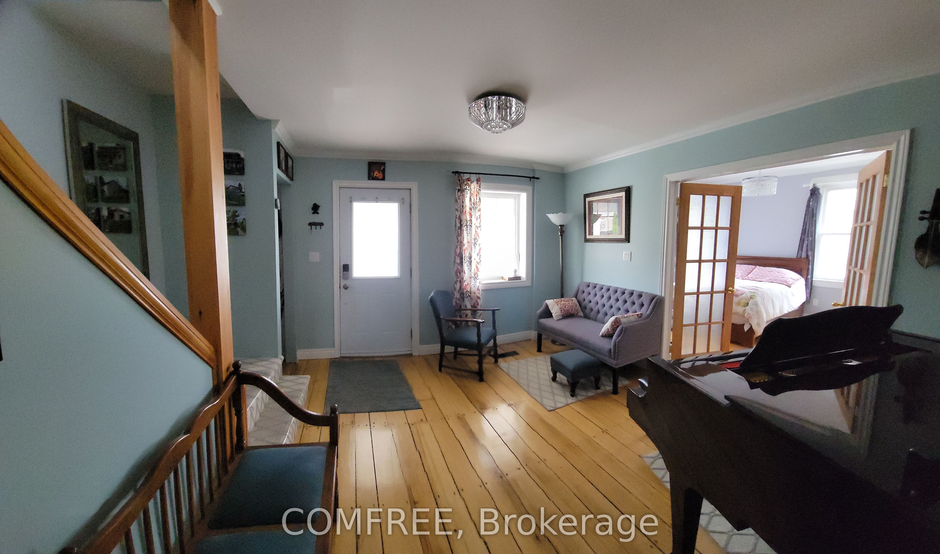136 John Street, Gananoque, ON K7G 1A5 photo 4
