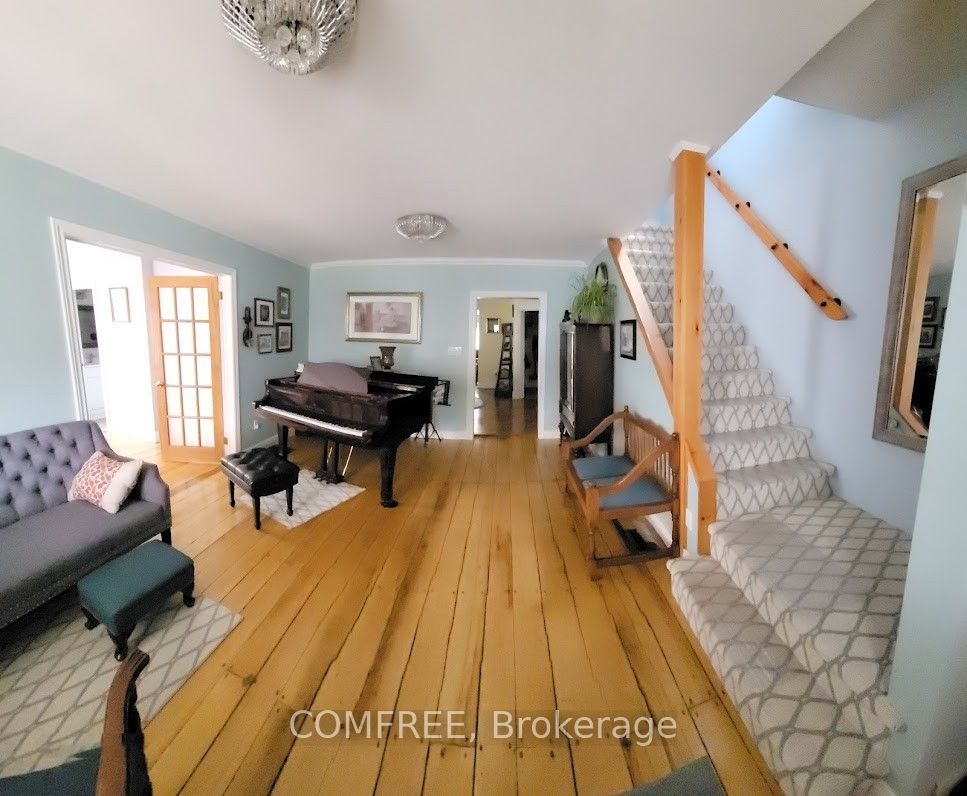 136 John Street, Gananoque, ON K7G 1A5 photo 5