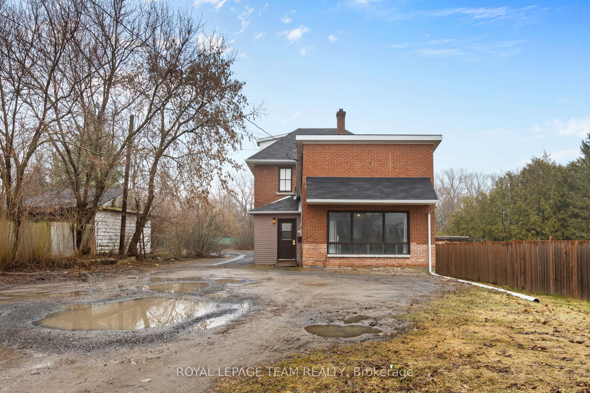 47 Daniel Street S, Arnprior, ON K7S 2L5 photo 2