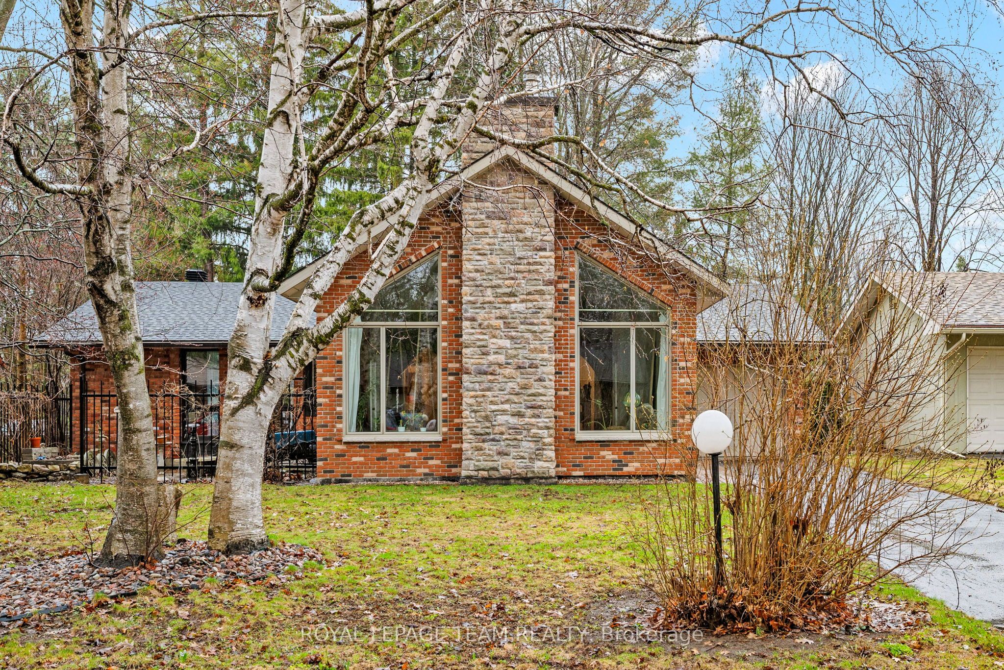 33 Rutherford Crescent, Kanata, ON K2K 1N1