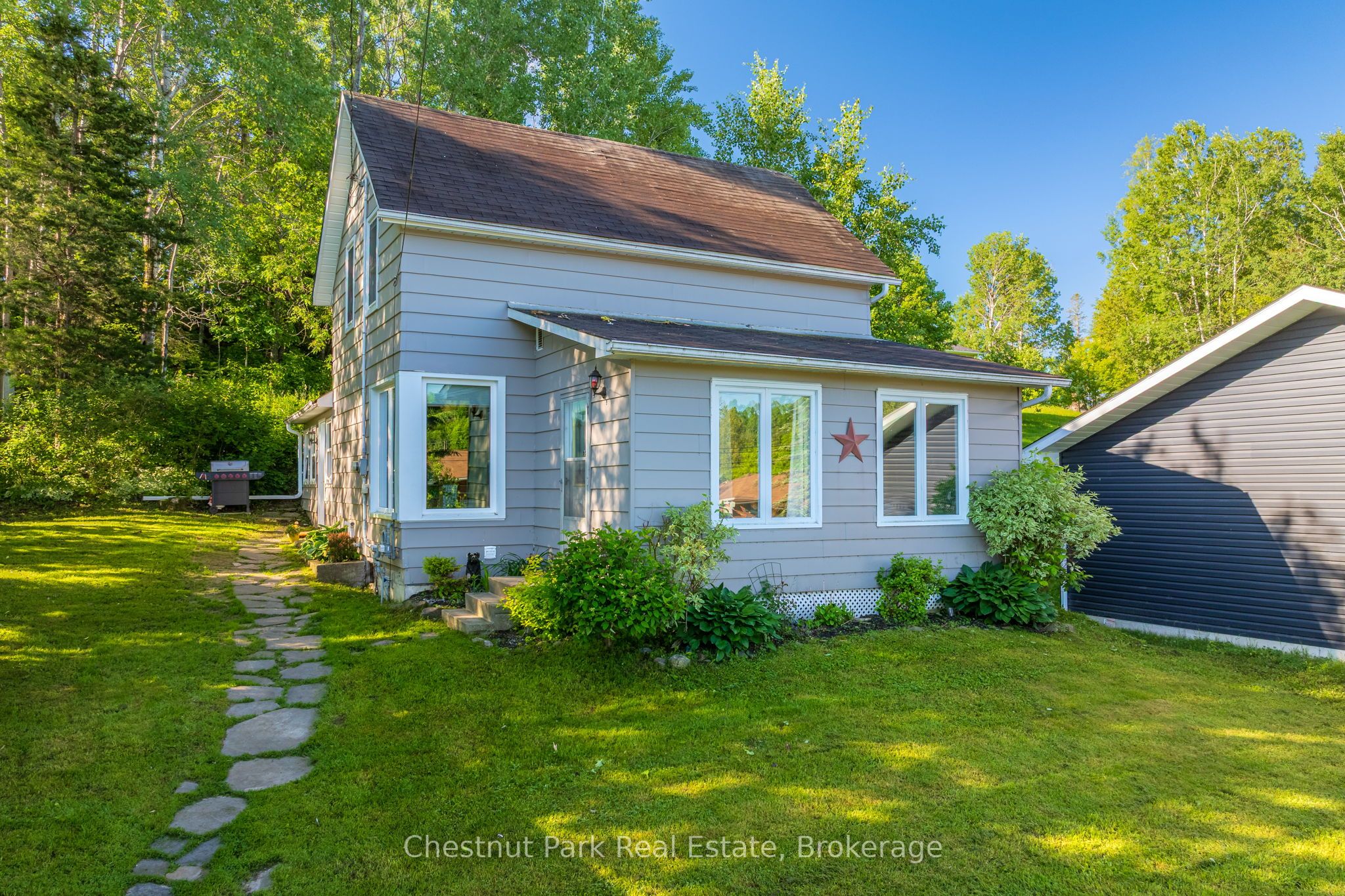 96 James Street, Burk's Falls, ON P0A 1C0 photo 2