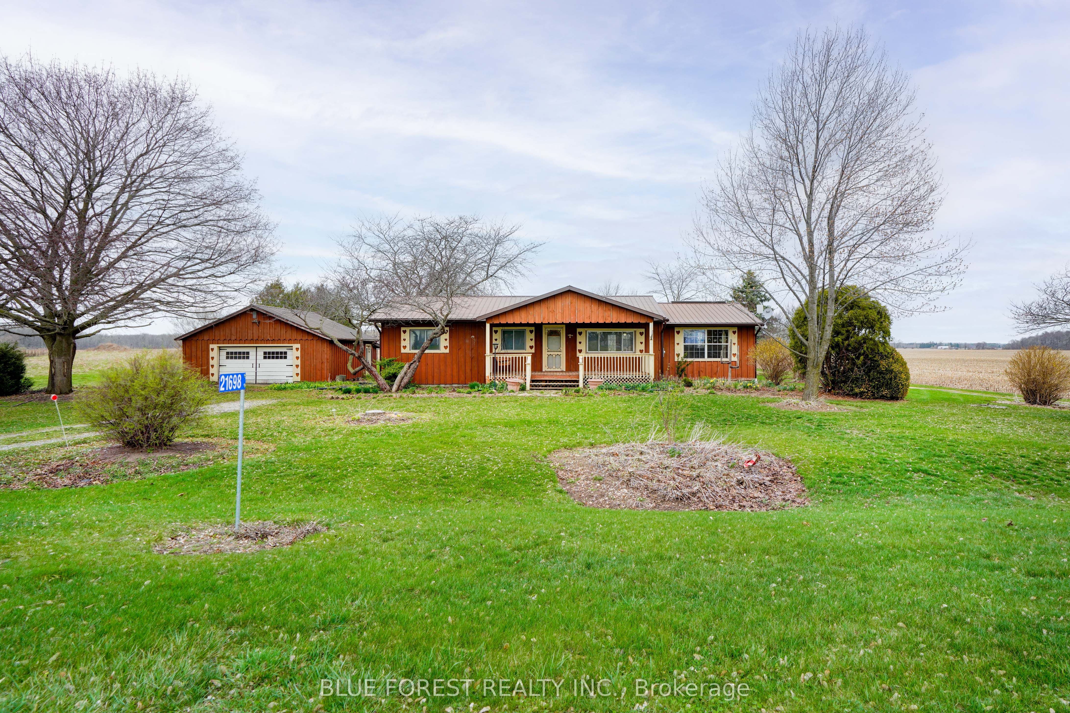 21698 Johnston Line, West Elgin, ON N0L 2N0 photo 2