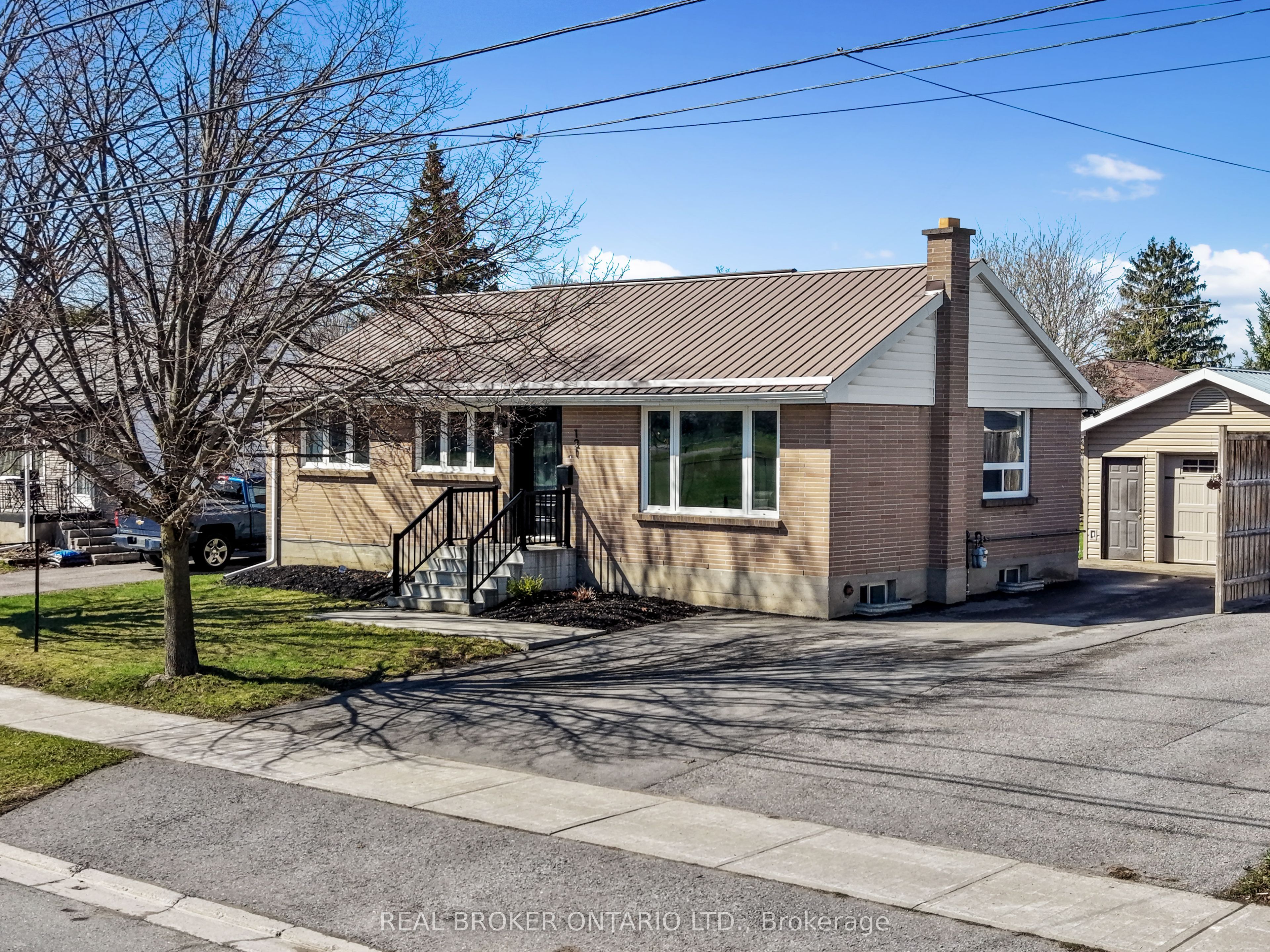 121 Goodfellow Road E, Peterborough, ON K9J 5W9