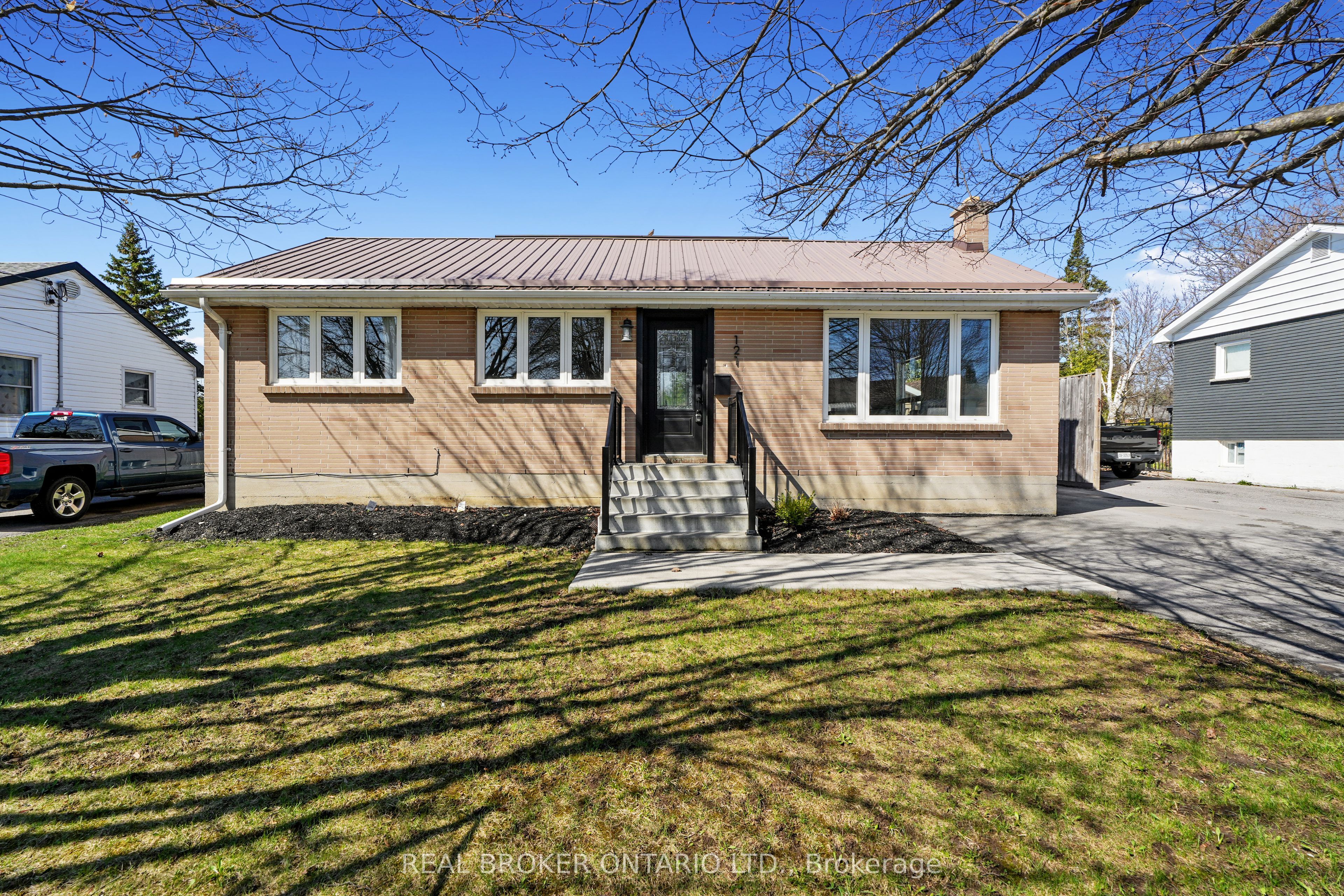 121 Goodfellow Road E, Peterborough, ON K9J 5W9 photo 2