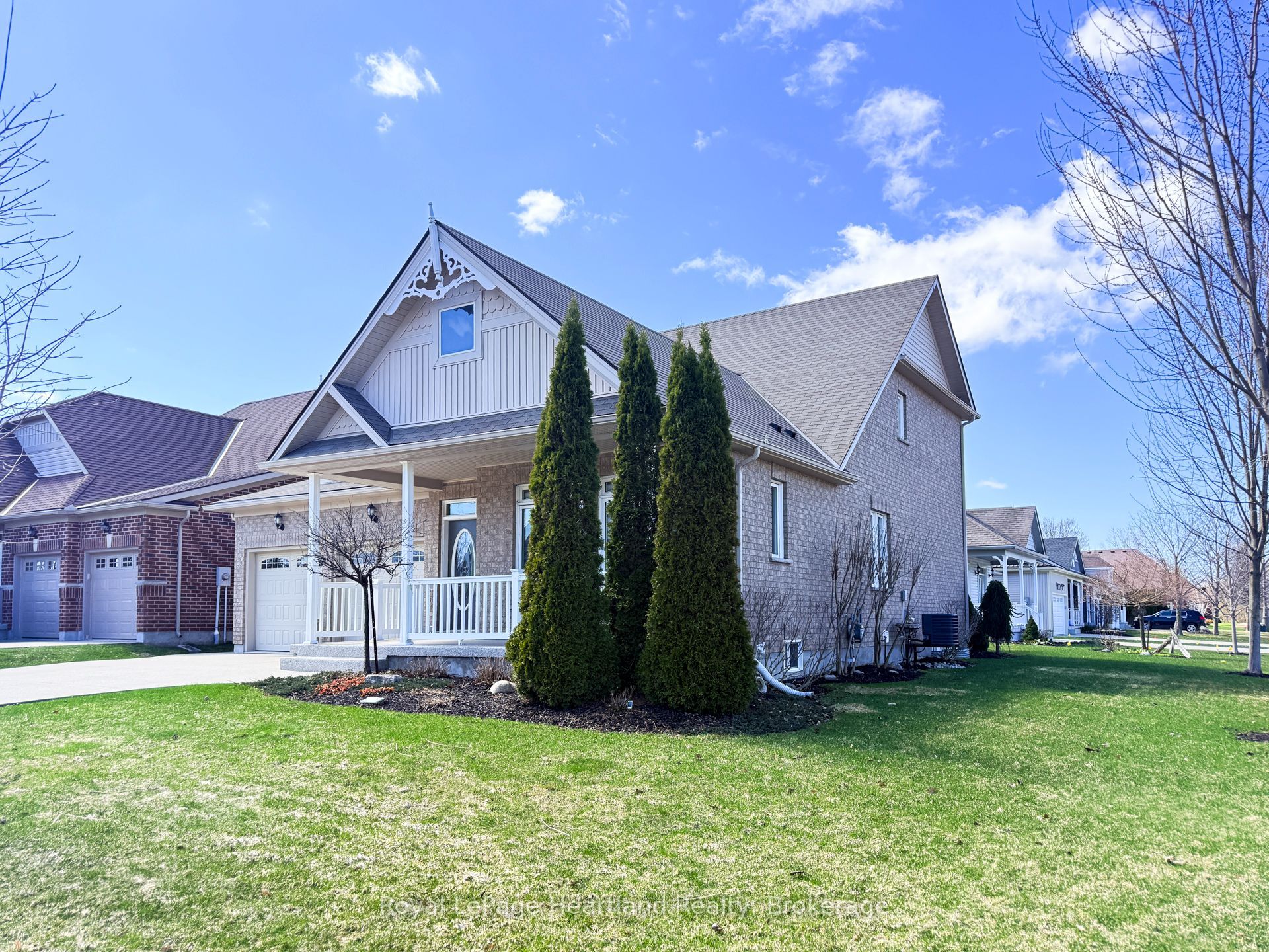 10 Macpherson Avenue, Huron East, ON N0K 1W0 photo 2