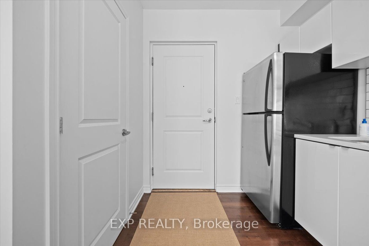 429 Kent Street 121, Ottawa Centre, ON K2P 1B5 photo 2