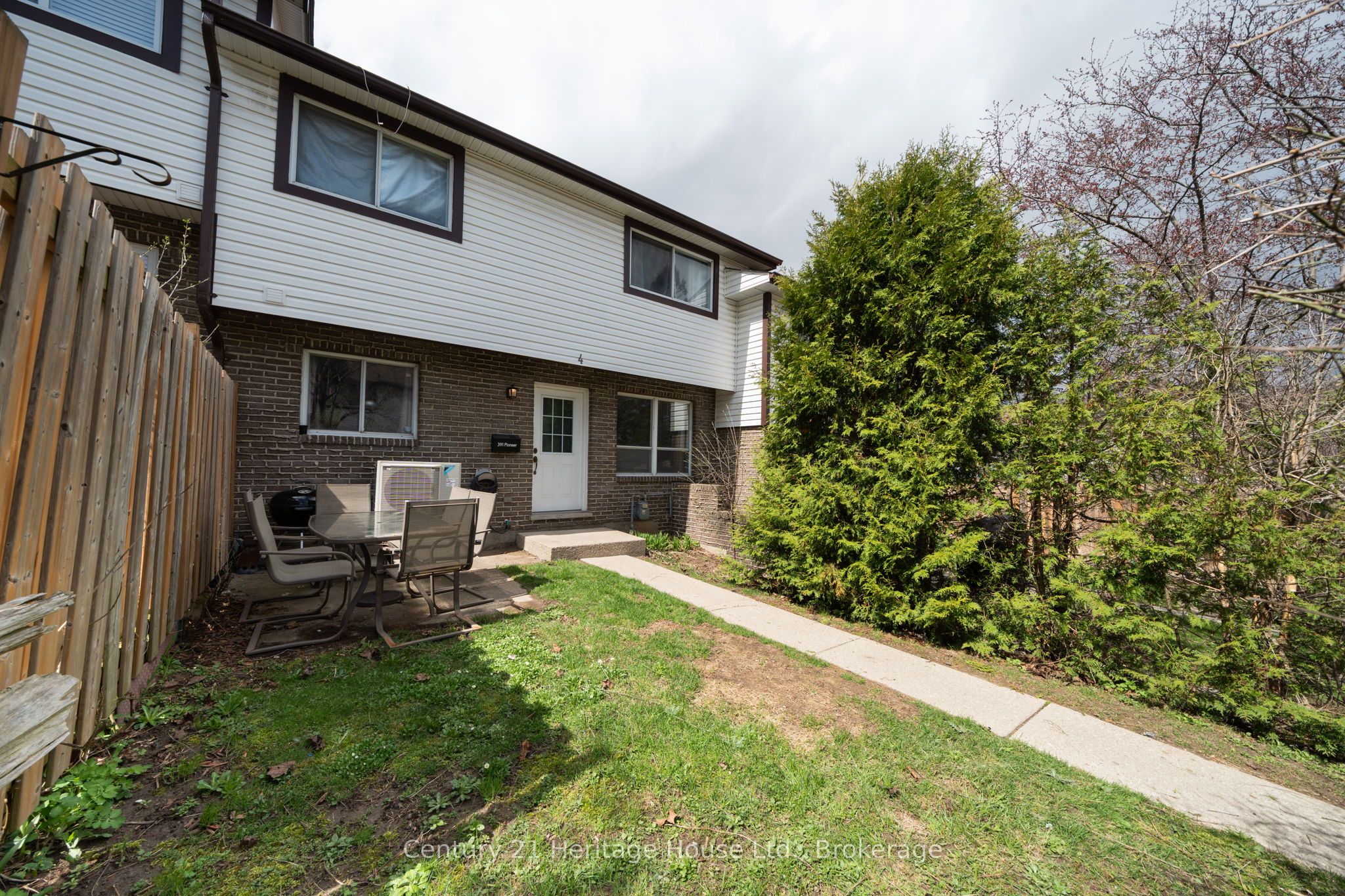 391 Pioneer Drive 4, Kitchener, ON N2P 1L8 photo 3