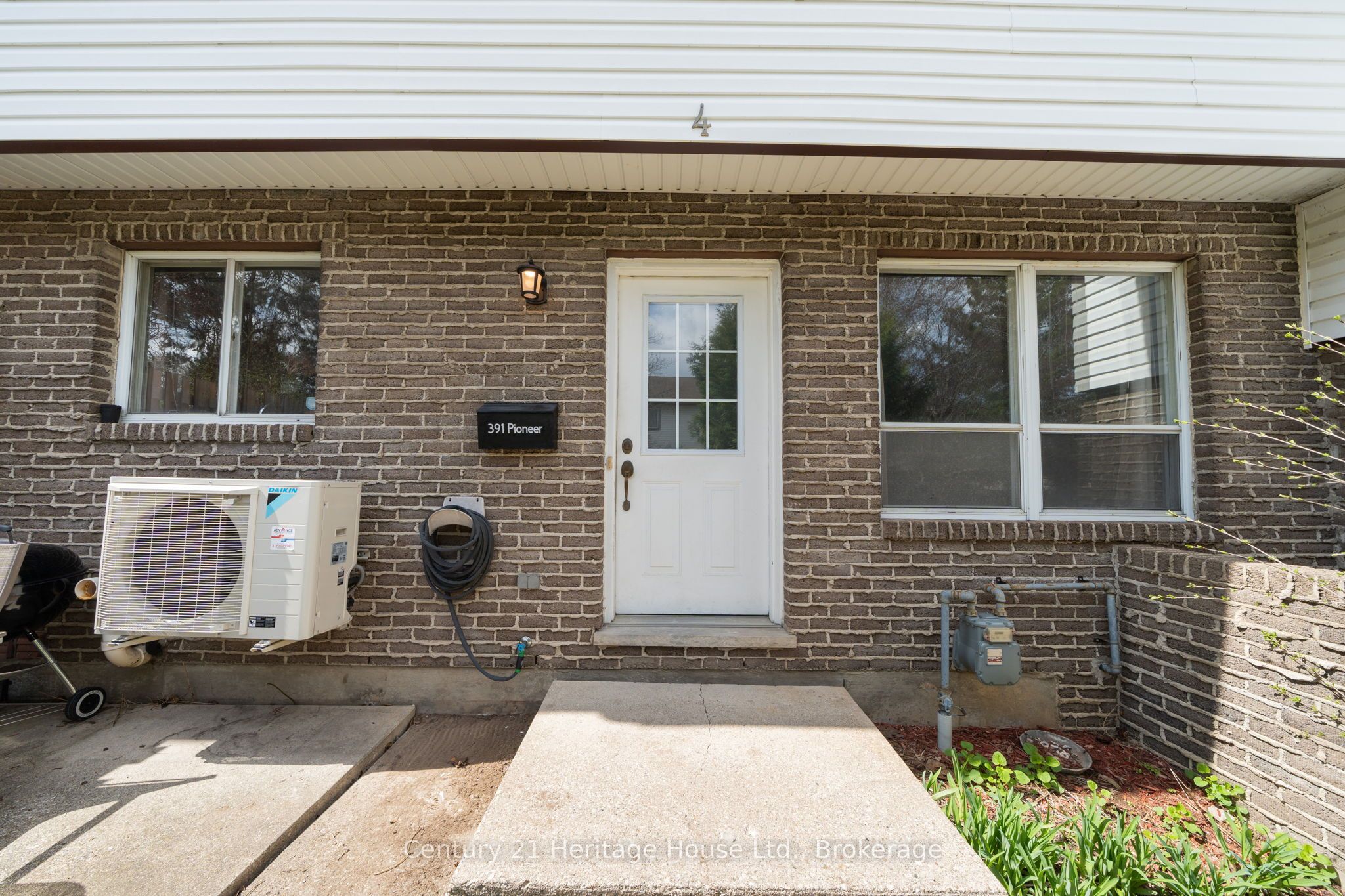 391 Pioneer Drive 4, Kitchener, ON N2P 1L8 photo 4