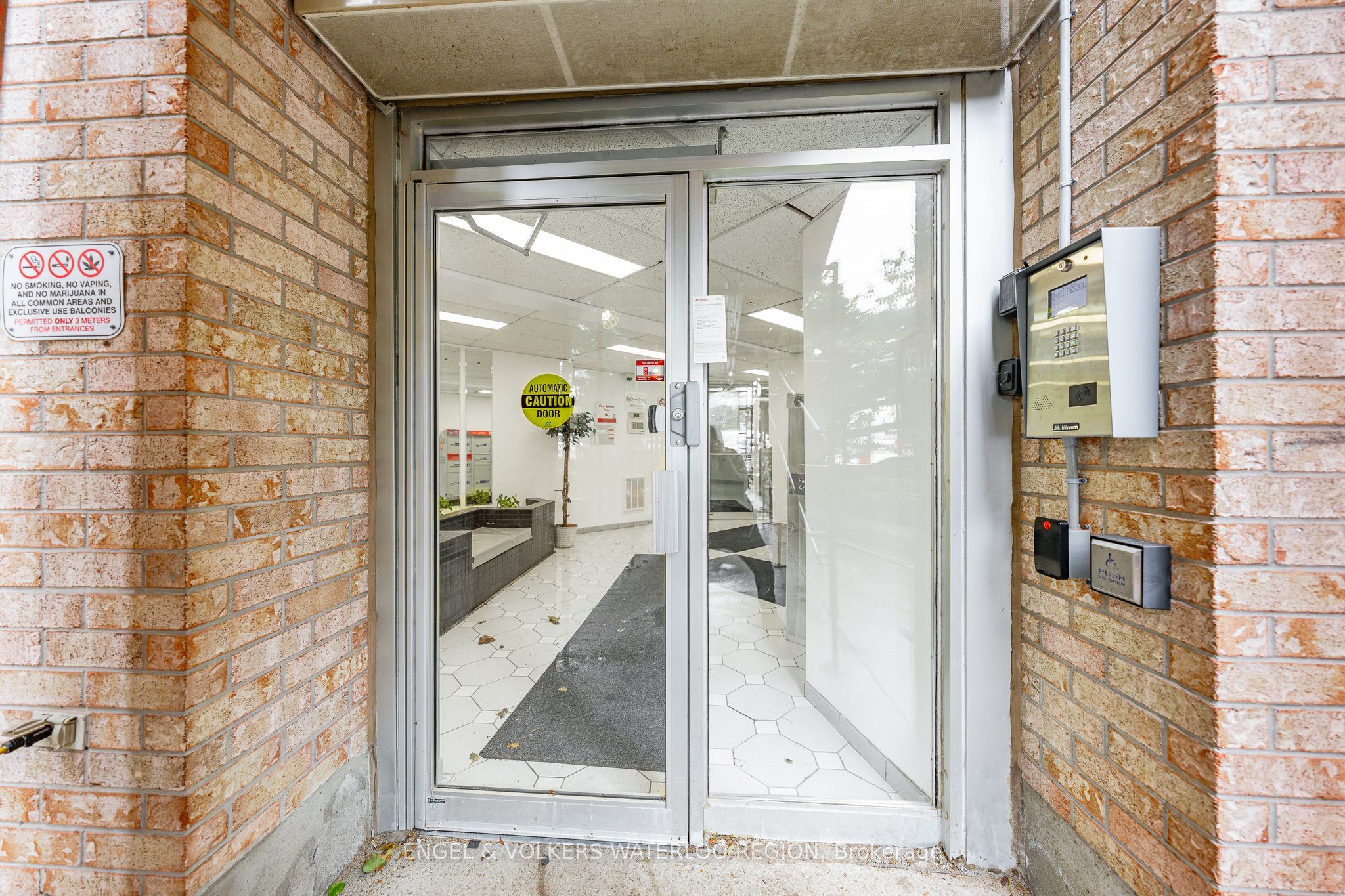 15 Hofstetter Avenue 406, Kitchener, ON N2A 3Z7 photo 5