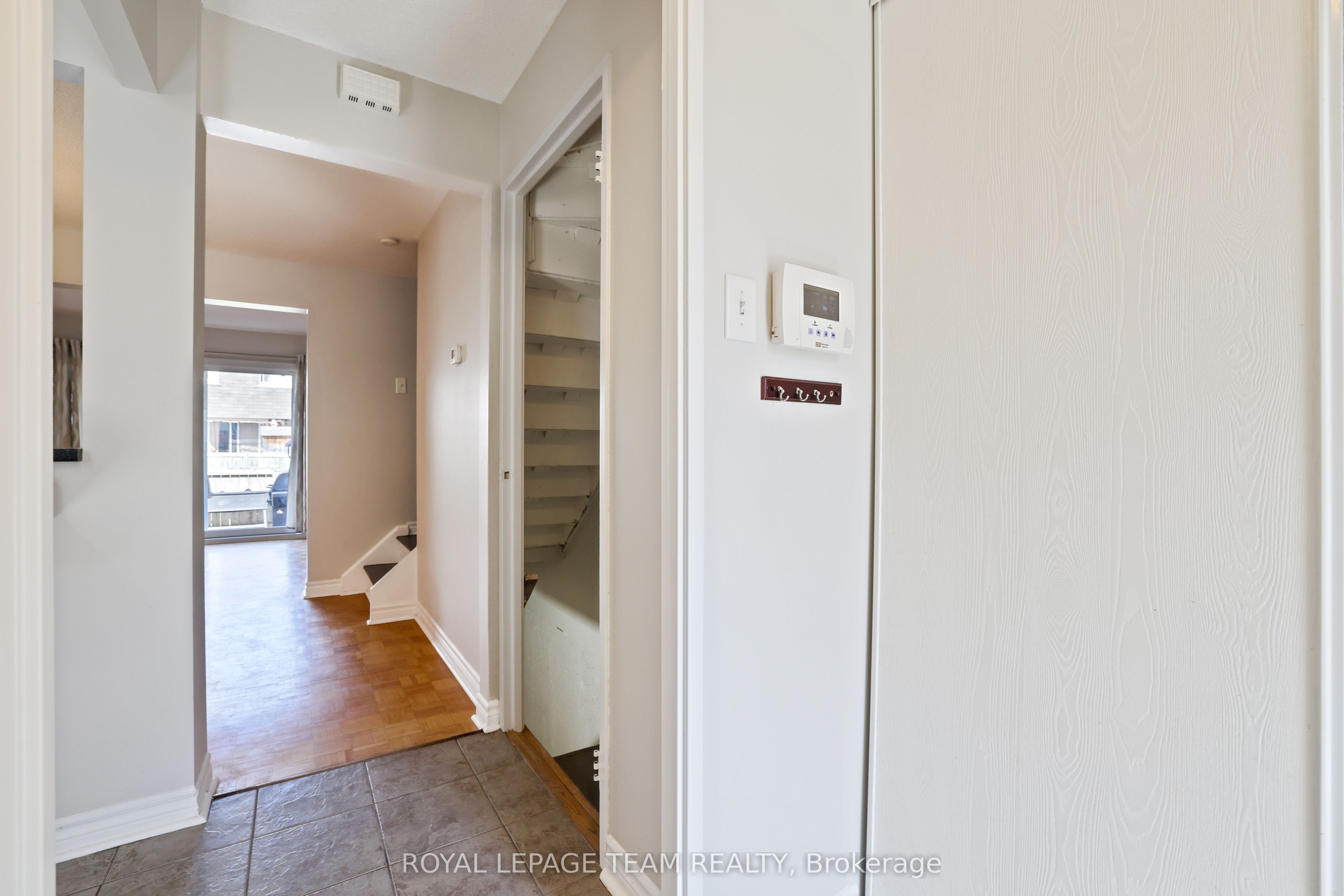 2942 Fairlea Crescent, Hunt Club - South Keys and Area, ON K1V 8T7 photo 4