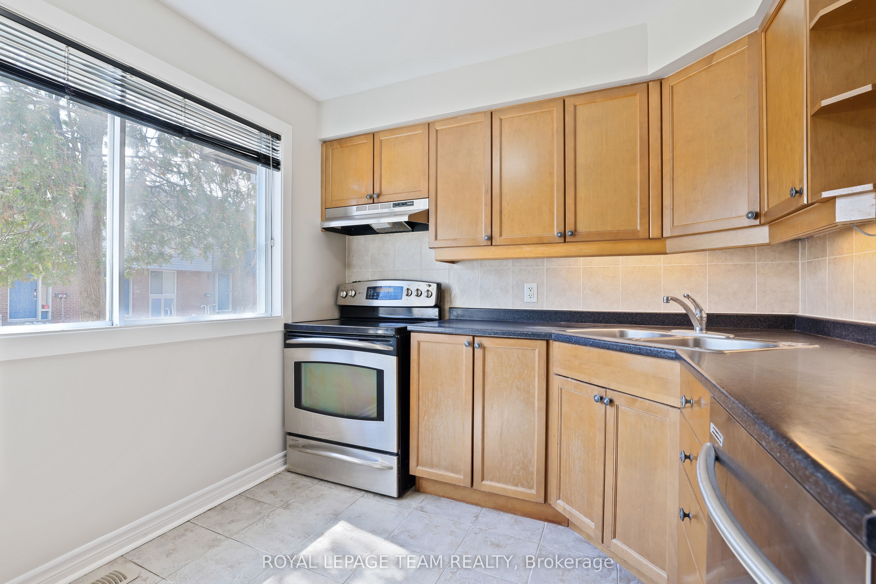 2942 Fairlea Crescent, Hunt Club - South Keys and Area, ON K1V 8T7 photo 5