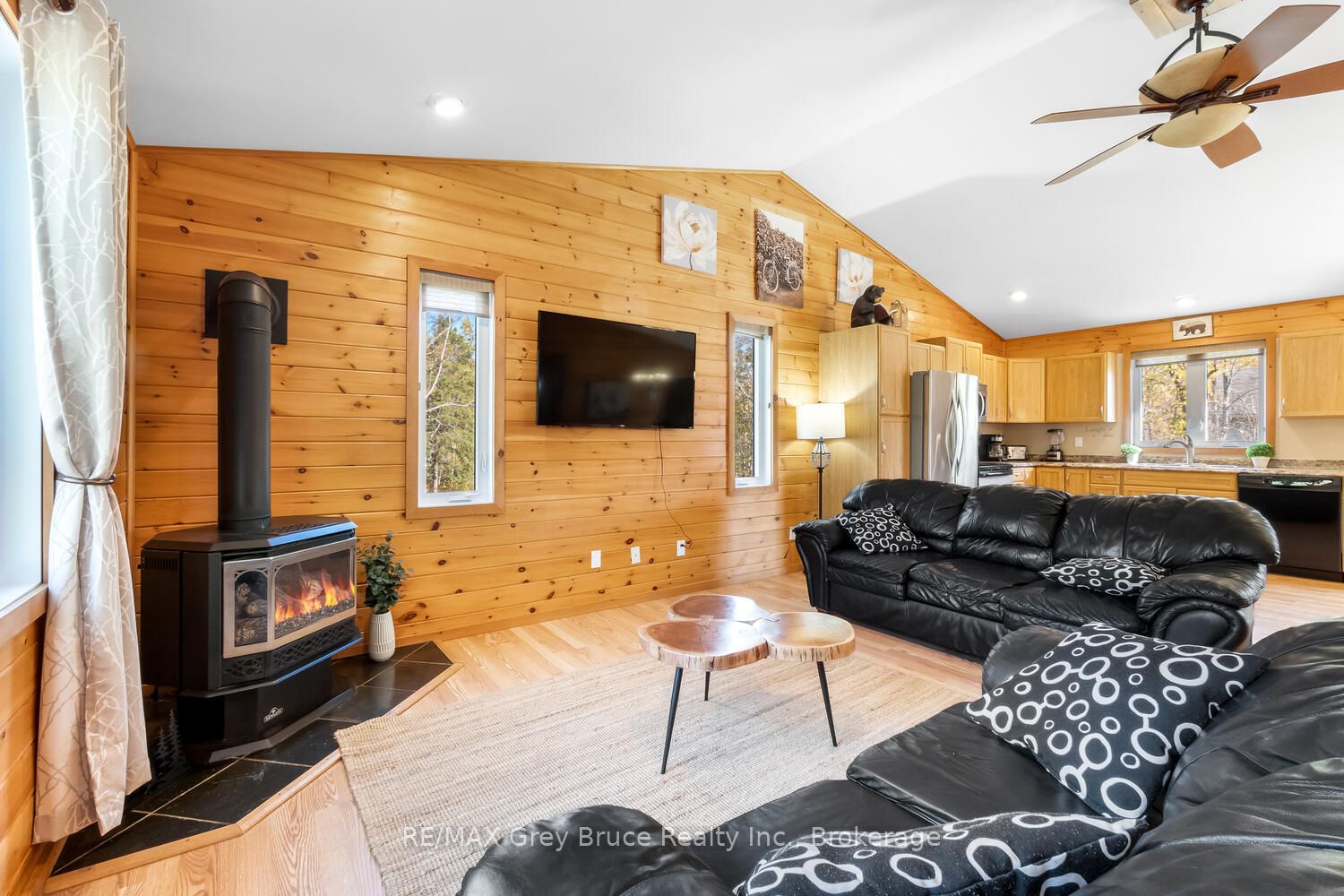 104 Maple Drive, Northern Bruce Peninsula, ON N0H 1Z0 photo 3