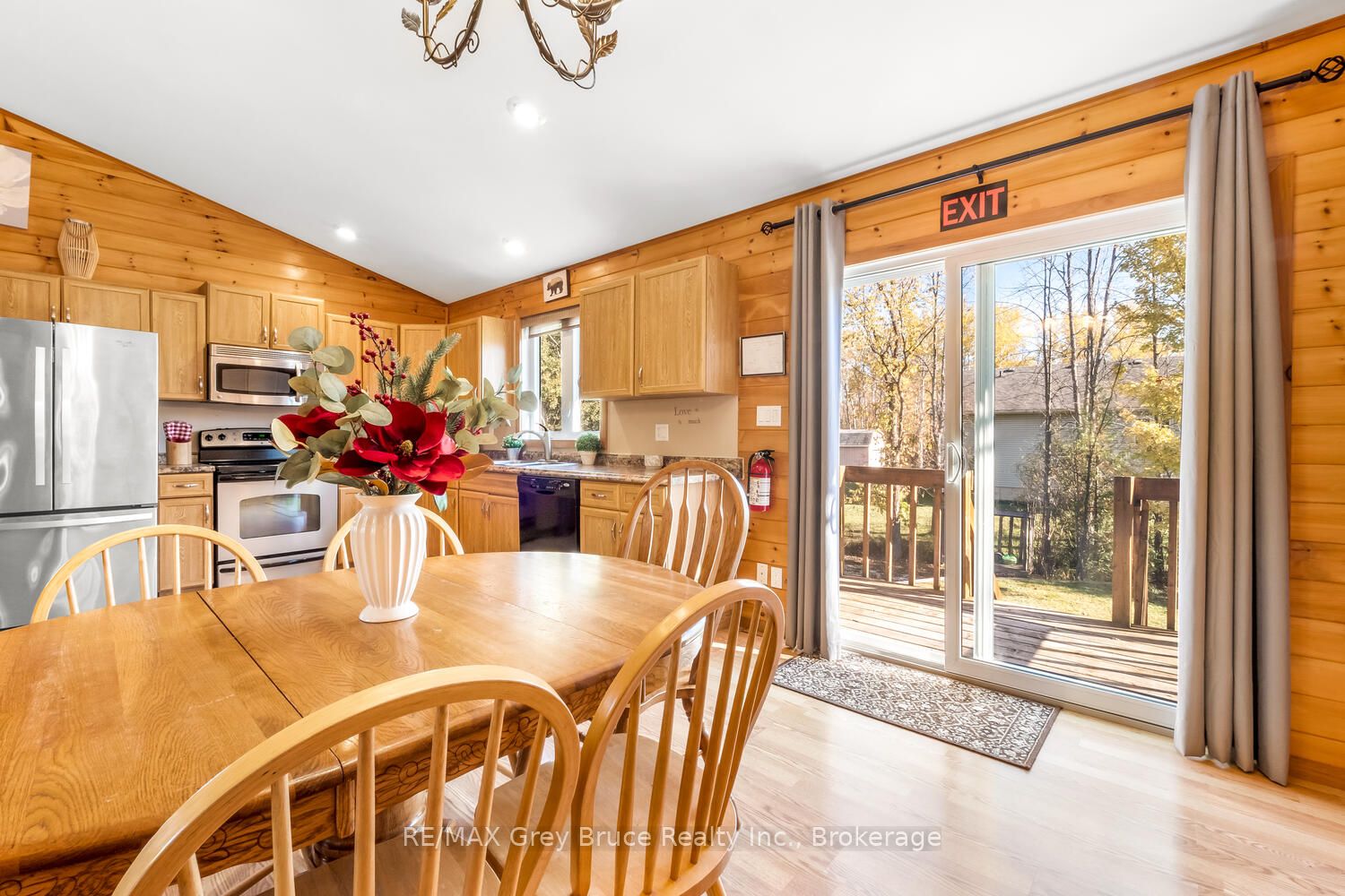 104 Maple Drive, Northern Bruce Peninsula, ON N0H 1Z0 photo 4