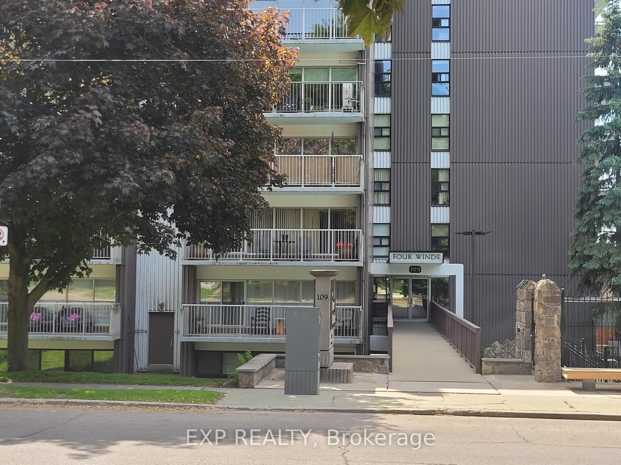 109 King Street E 304, Brockville, ON K6V 1B8 photo 4