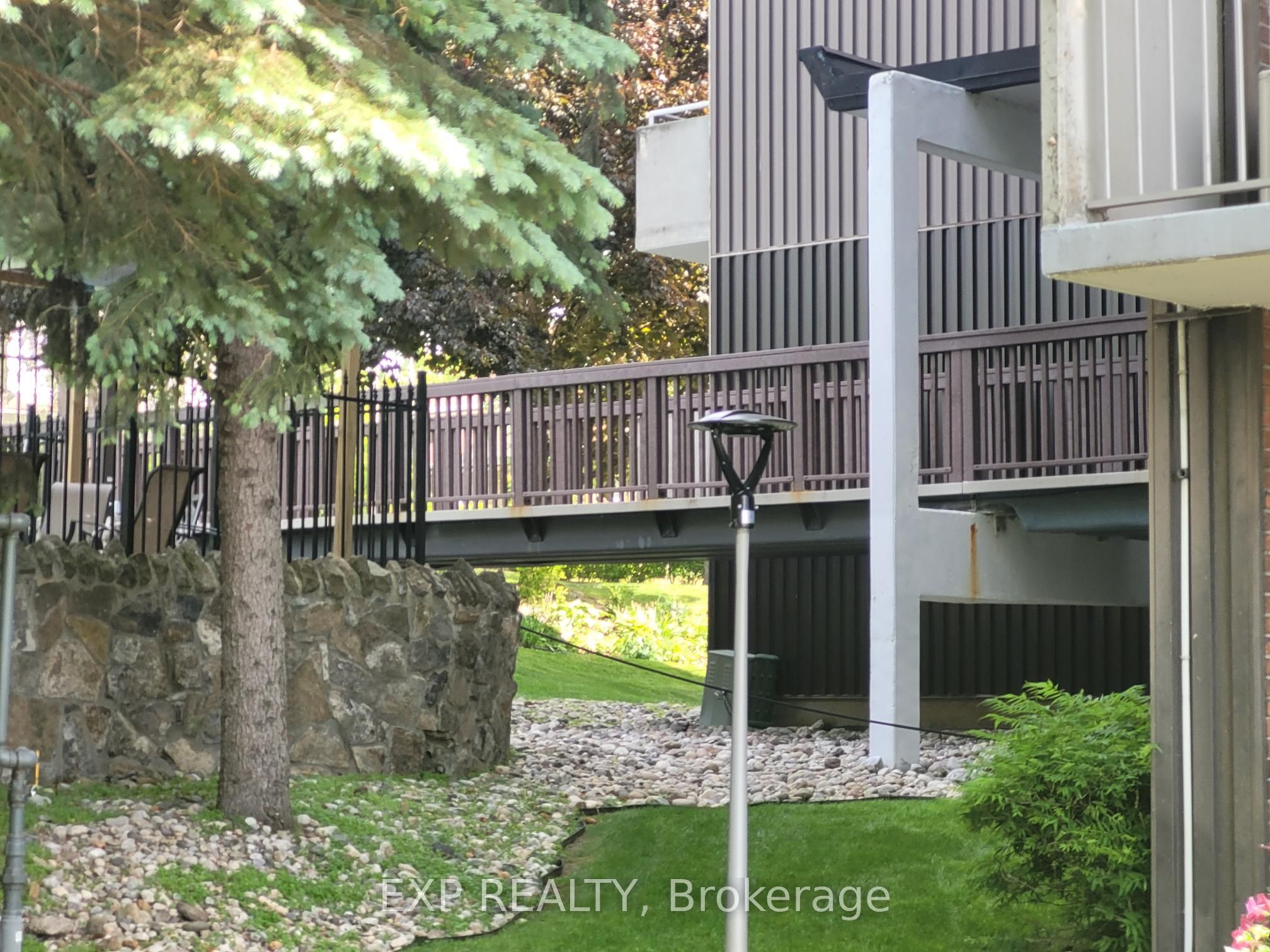 109 King Street E 304, Brockville, ON K6V 1B8 photo 5