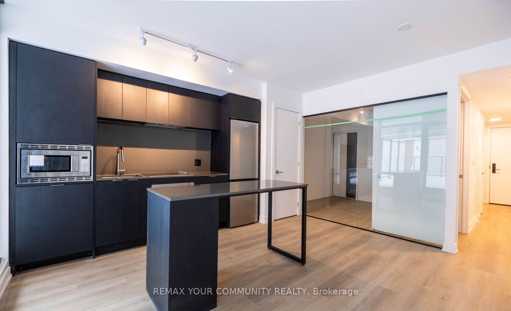 1 Jarvis Street 324, Hamilton, ON L8R 3J2 photo 4