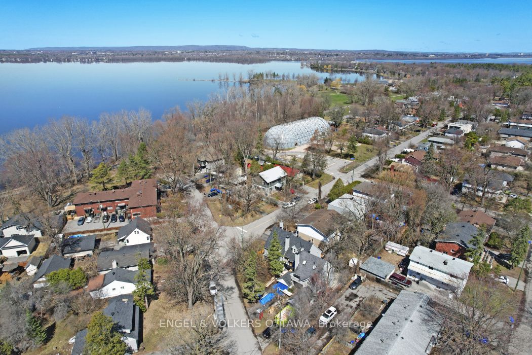 72 Scrivens Street, Britannia - Lincoln Heights and Area, ON K2B 6H1 photo 2