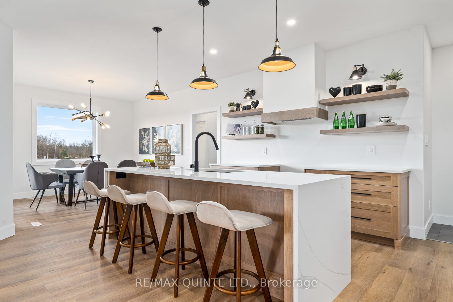25 Leaside Drive, Prince Edward County, ON K8N 4Z7