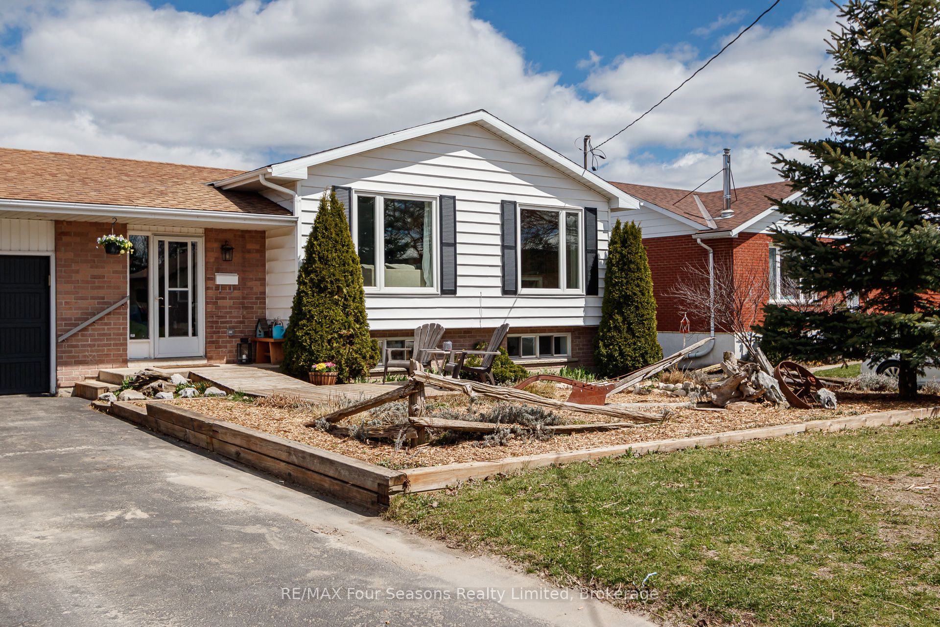 13 Clugston Drive, Grey Highlands, ON N0C 1H0 photo 3
