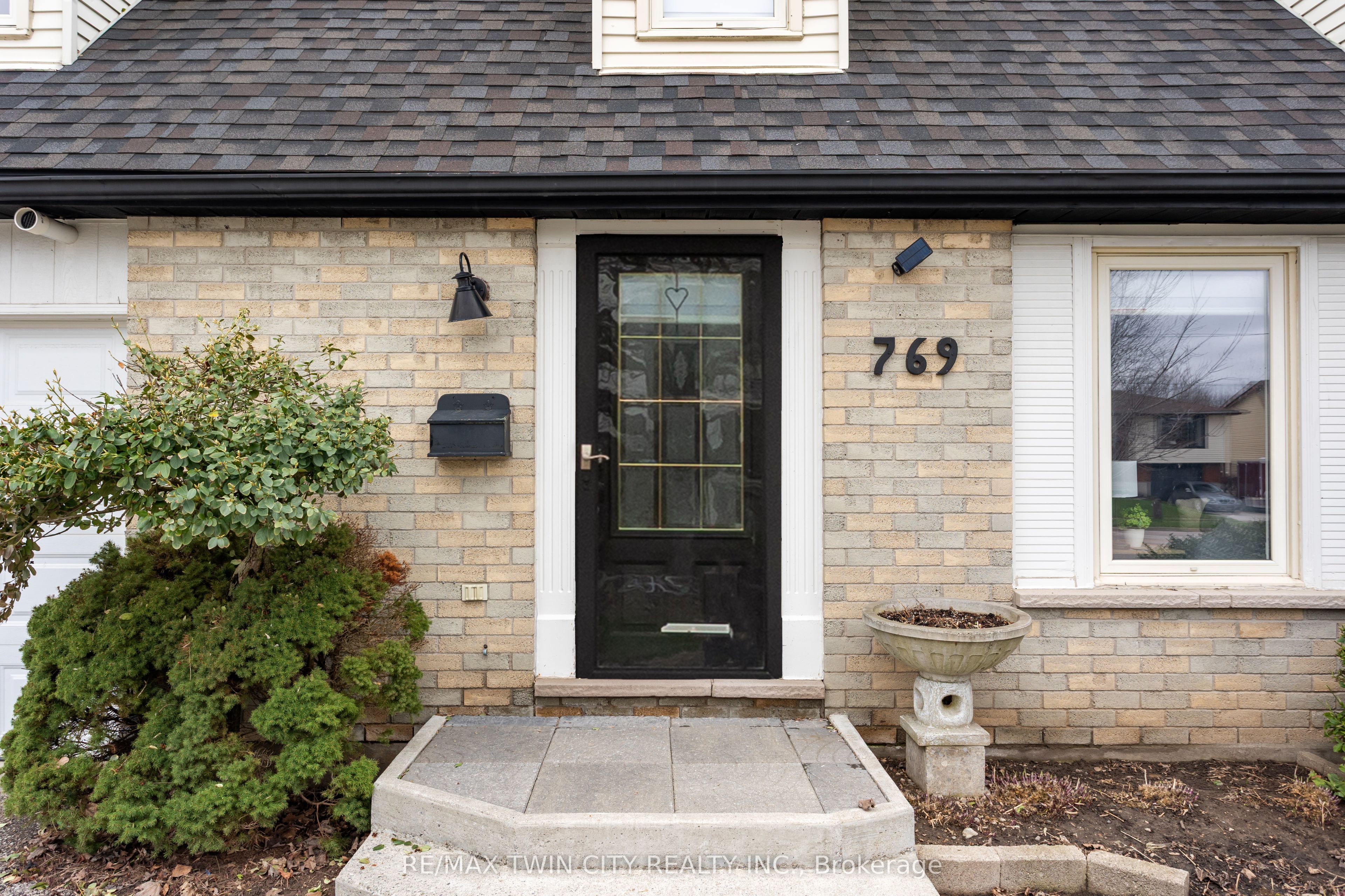 769 Scottsdale Drive, Guelph, ON N1G 3N7 photo 2