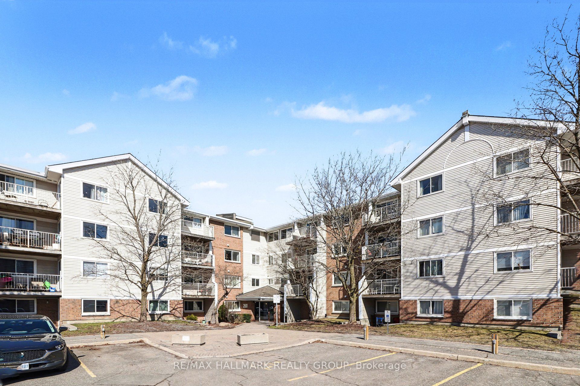280 Brittany Drive 312, Manor Park - Cardinal Glen and Area, ON K1K 4M4 photo 2
