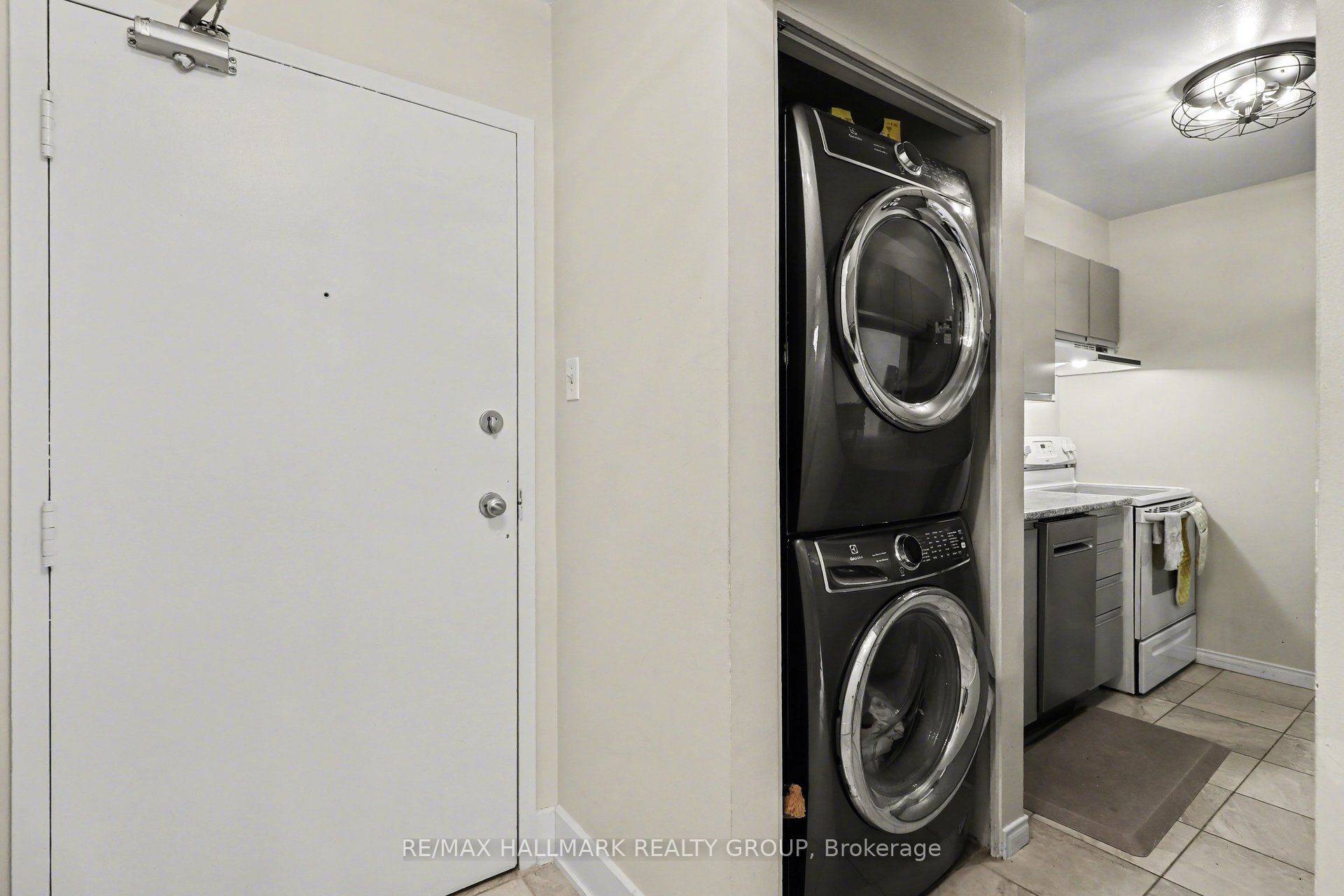 280 Brittany Drive 312, Manor Park - Cardinal Glen and Area, ON K1K 4M4 photo 4
