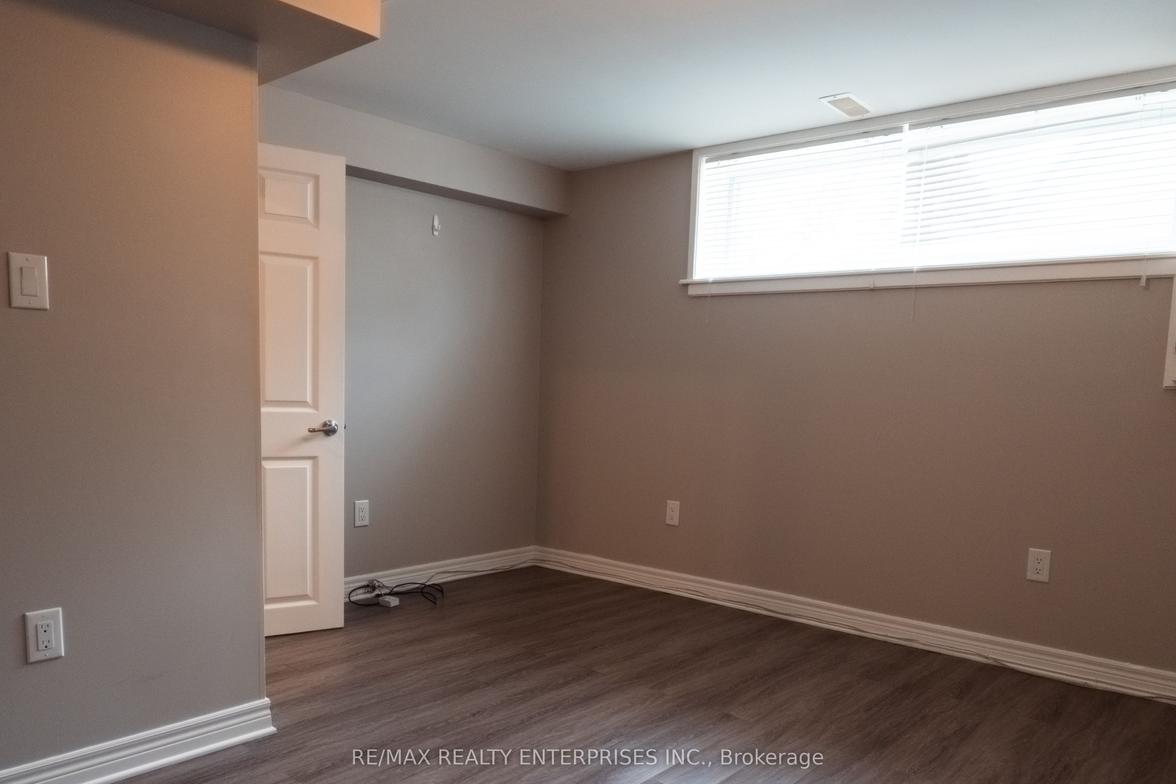 8 Salmond Court Lower, Hamilton, ON L8T 2J7 photo 4