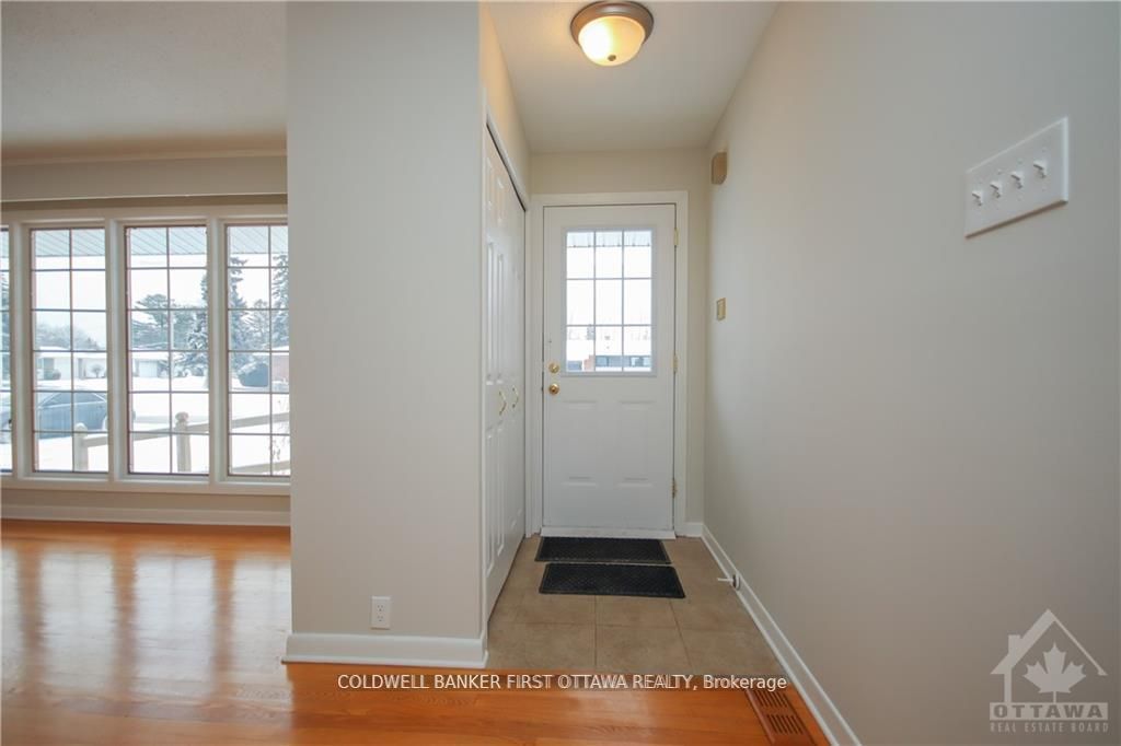 74 HILLIARD Avenue, Cityview - Parkwoods Hills - Rideau Shore, ON K2E 6C1 photo 2