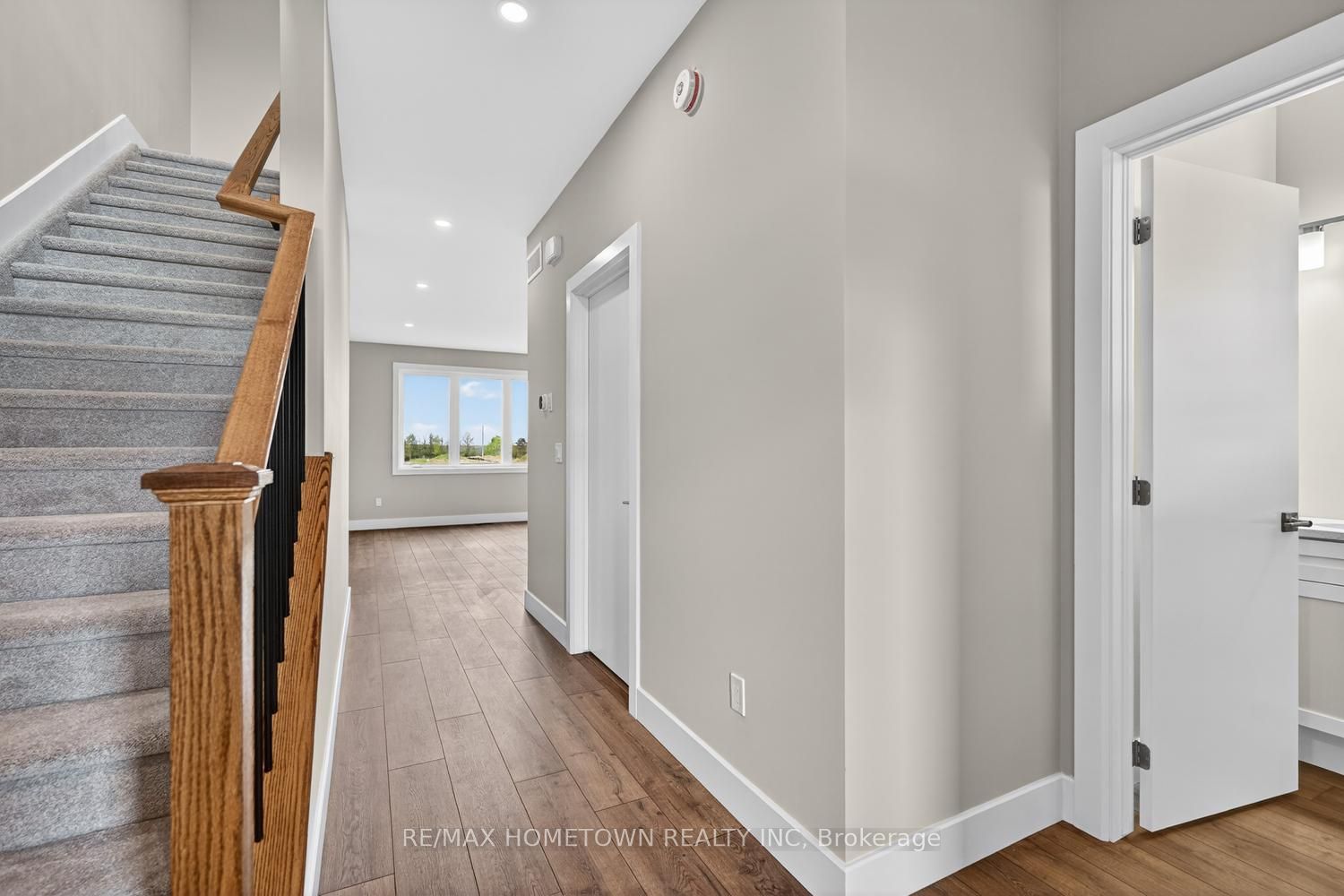 1009 Dobbie Street, Brockville, ON K6V 7N1 photo 2